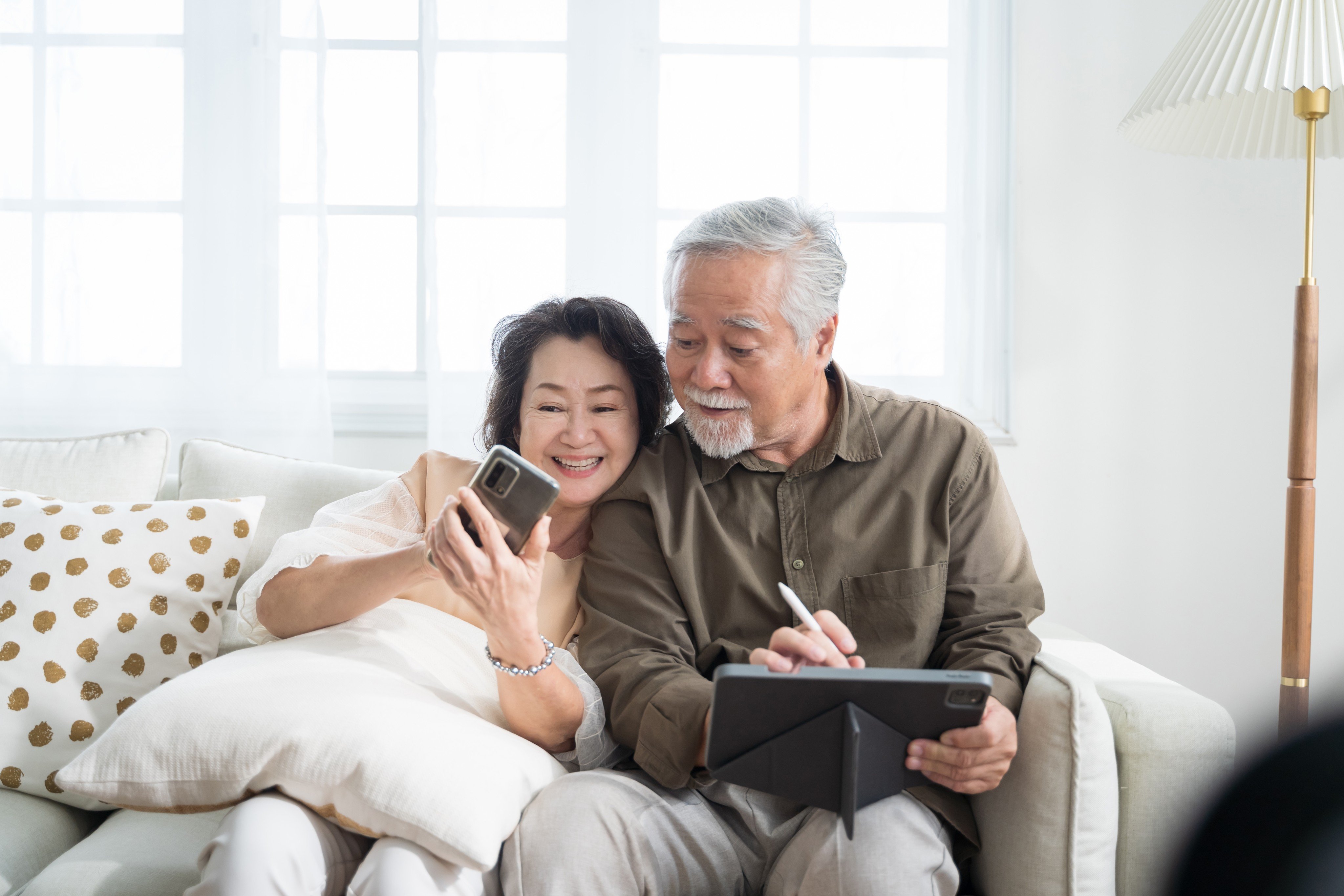 A US study has found lower rates of dementia in older adults who use computers, smartphones and the internet. Experts say it could have to do with the complex challenges devices present to users, and the way they foster social connections. Photo: Shutterstock
