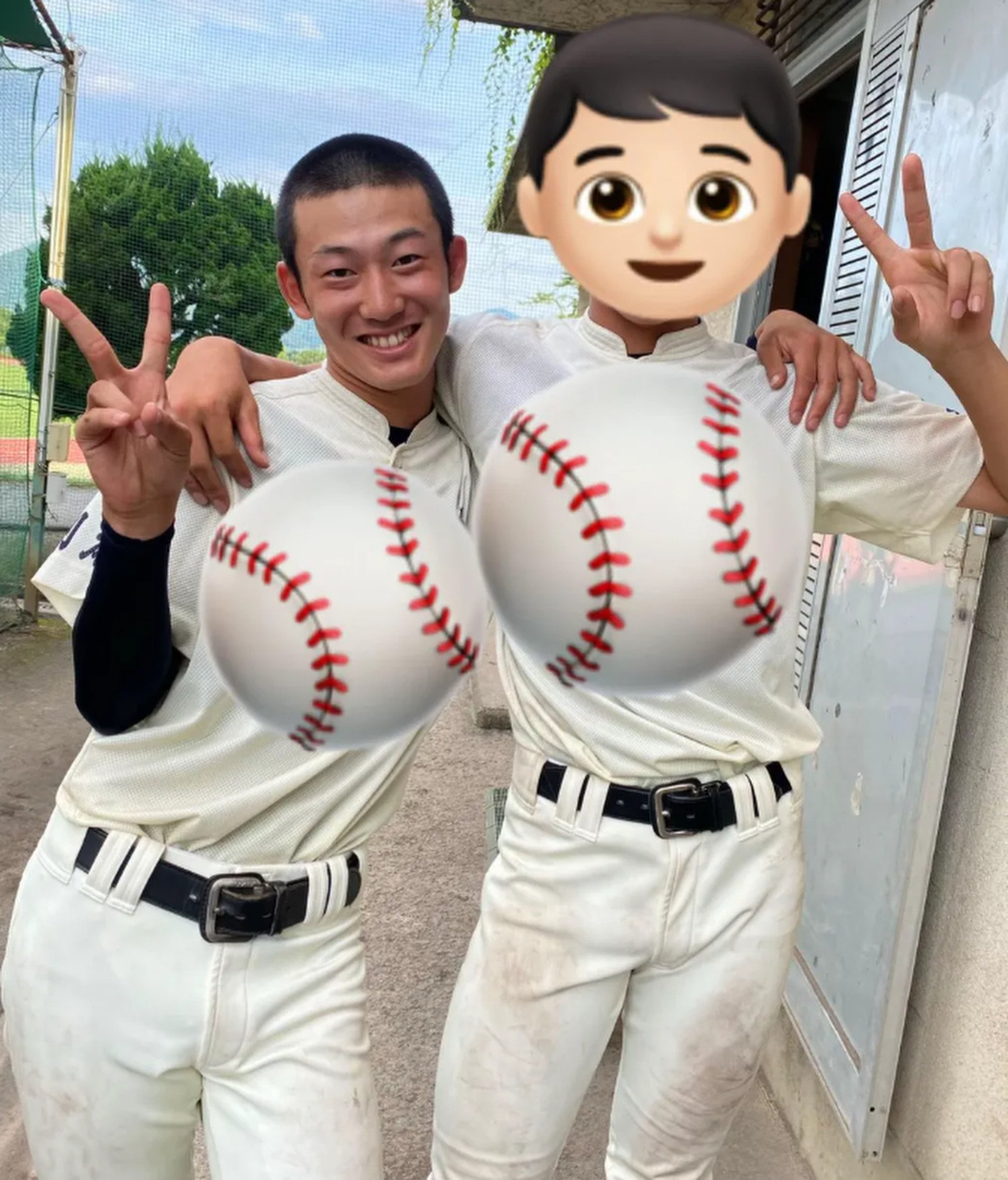 Miyon, left, is pictured in her previous life as a secondary school baseball player. Photo: QQ.com Miyon, left, is pictured in her previous life as a secondary school baseball player. Photo: QQ.com
