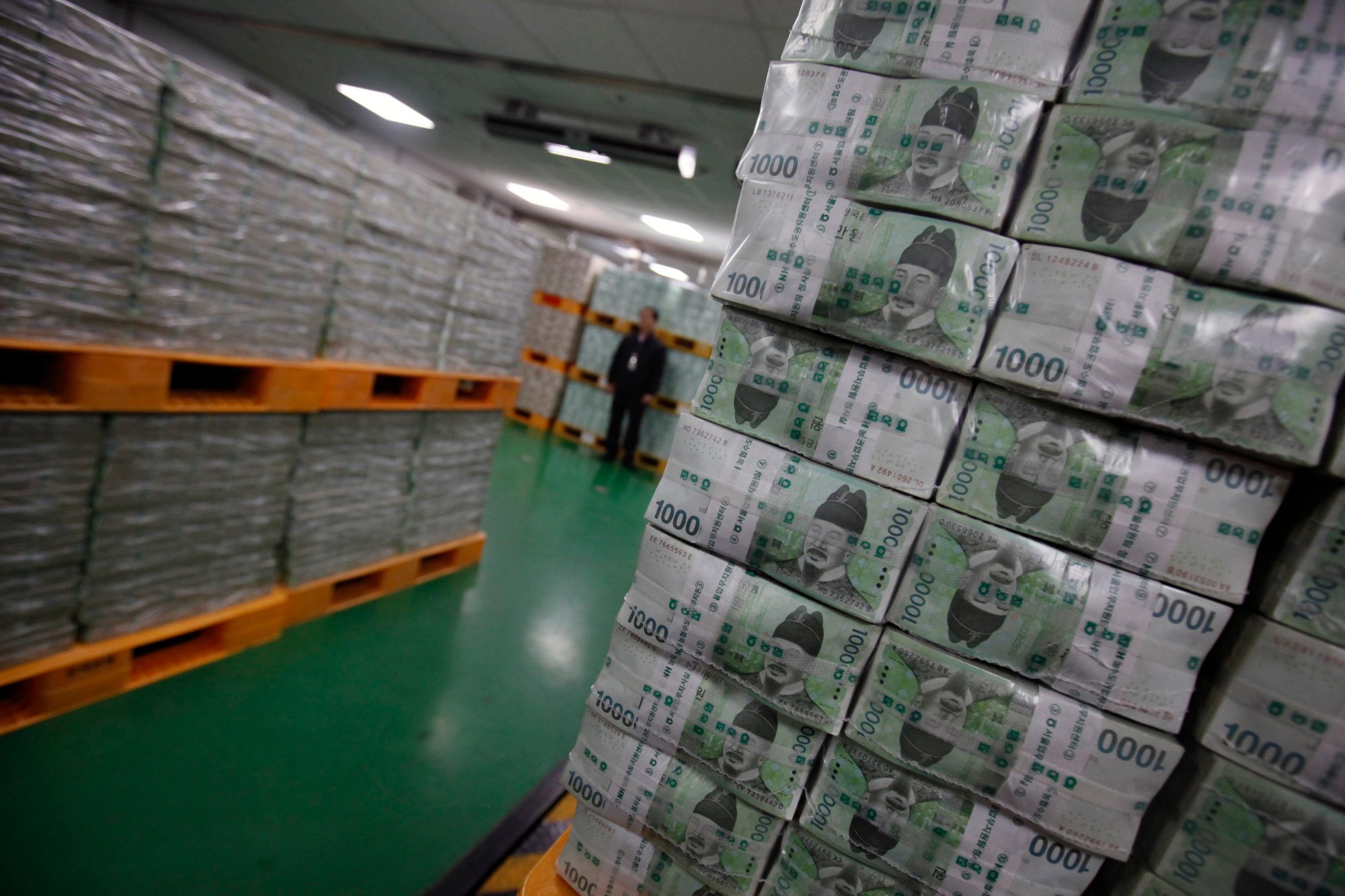 Stacks of South Korean won banknotes are seen at the Bank of Korea’s headquarters in Seoul. Photo: AFP