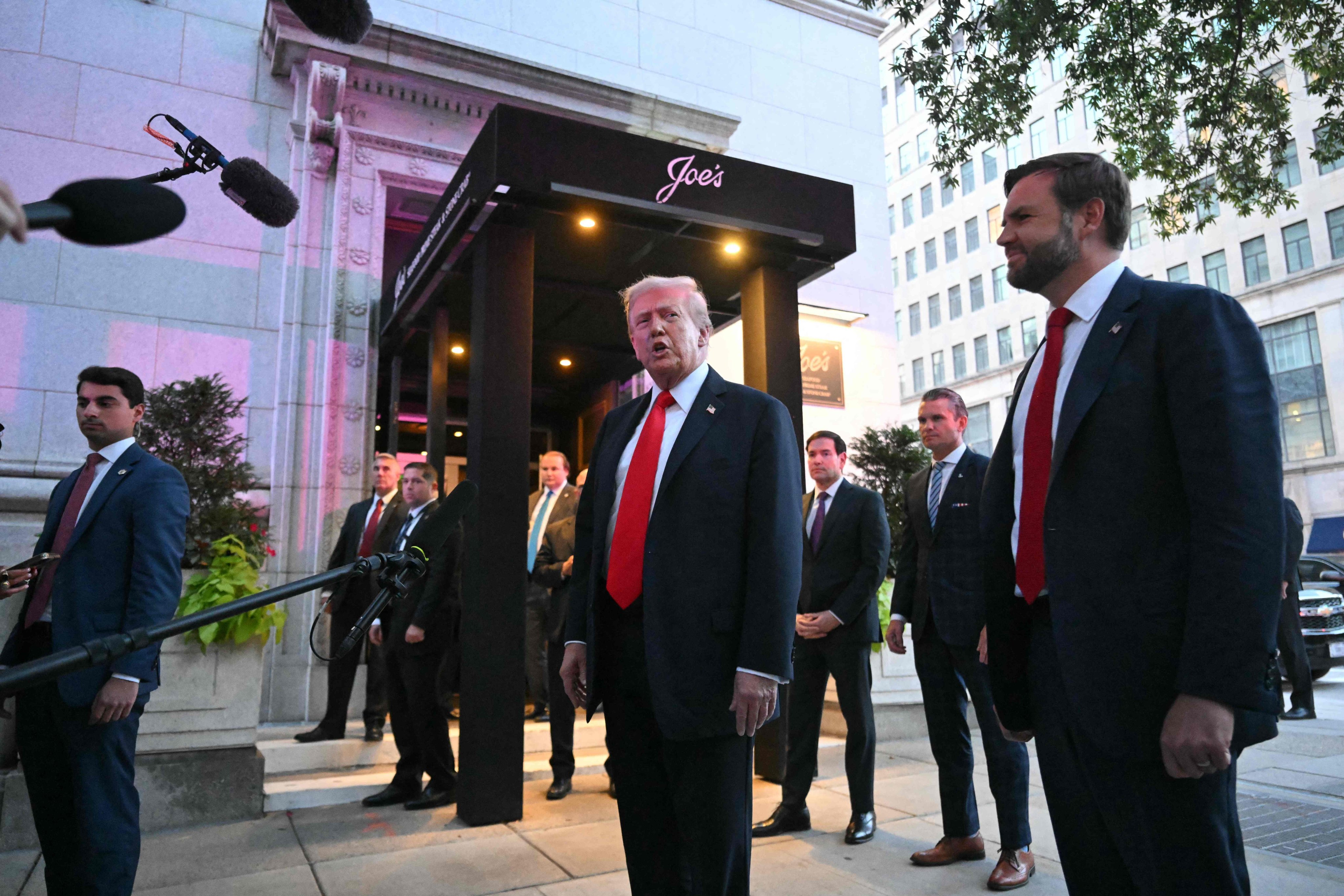 US President Donald Trump, flanked by US Vice-President J.D. Vance, US Secretary of Defence Pete Hegseth and US Secretary of State Marco Rubio, outside Joe’s Seafood, Prime Steak and Stone Crab. Photo: AFP