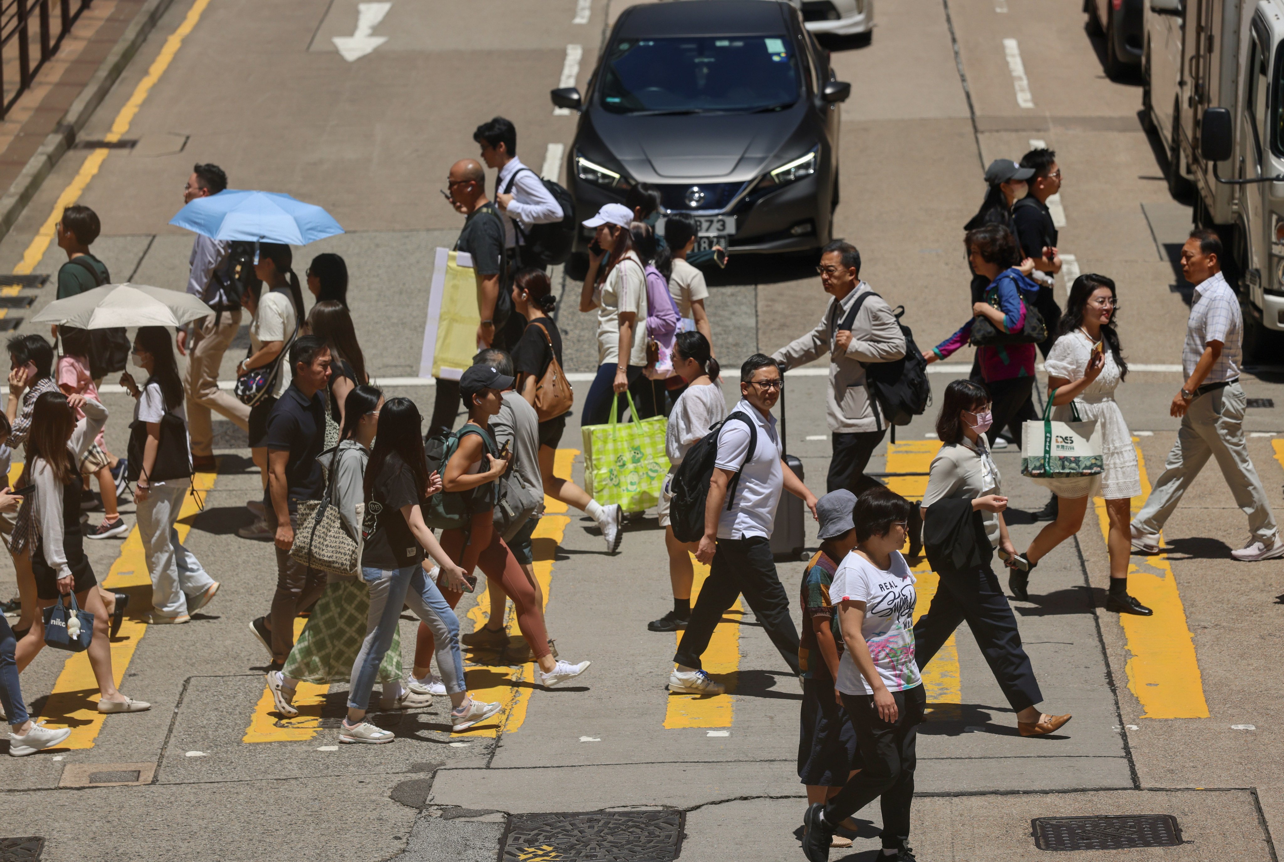 Pedestrians in Tsim Sha Tsui on August 26, 2025. Photo: Jelly Tse