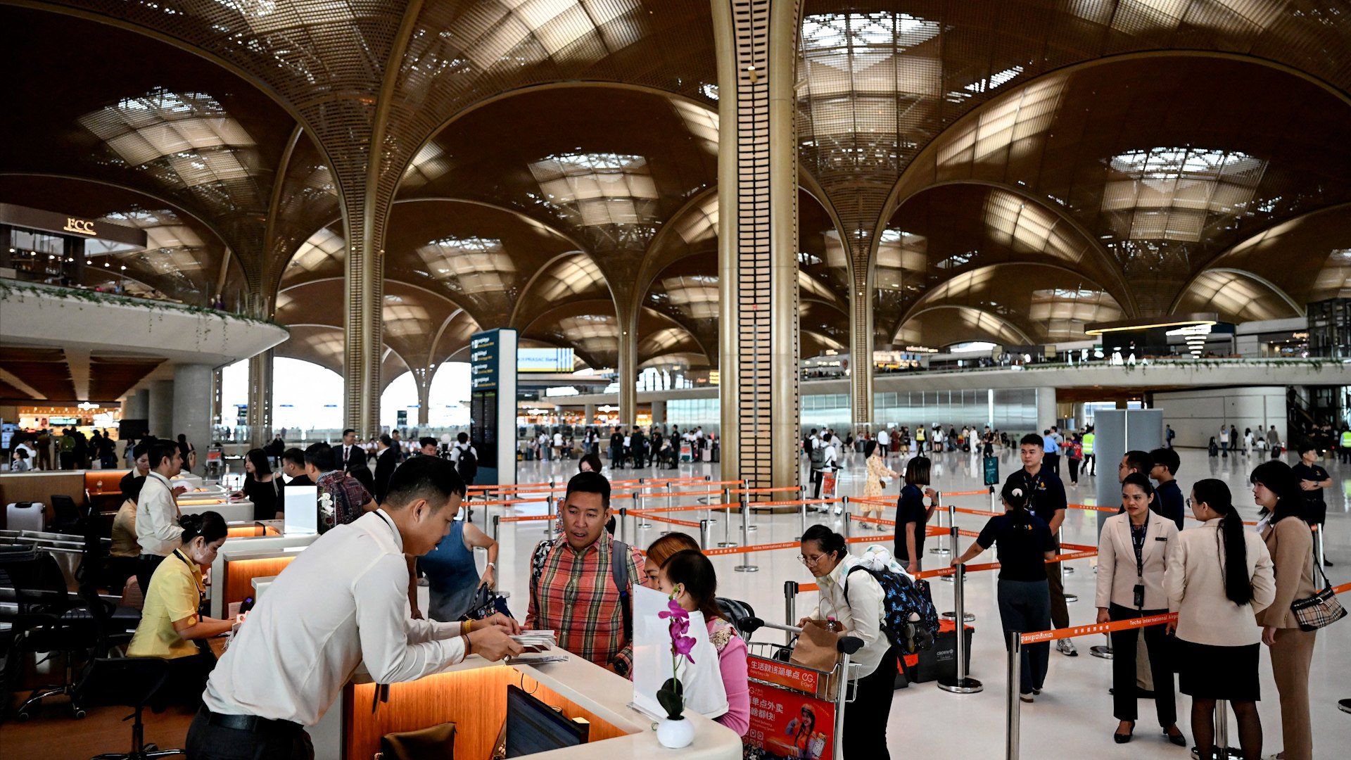 Cambodia unveils new Chinese-built airport