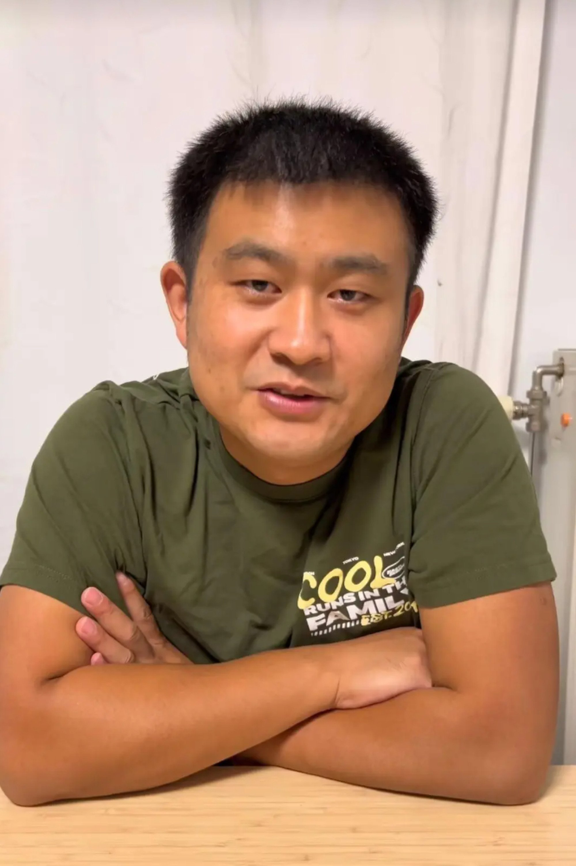 Ding, above, went to Belgium to do postdoctoral research. When not working at the stall, he looks for full-time work. Photo: QQ.com Ding, above, went to Belgium to do postdoctoral research. When not working at the stall, he looks for full-time work. Photo: QQ.com