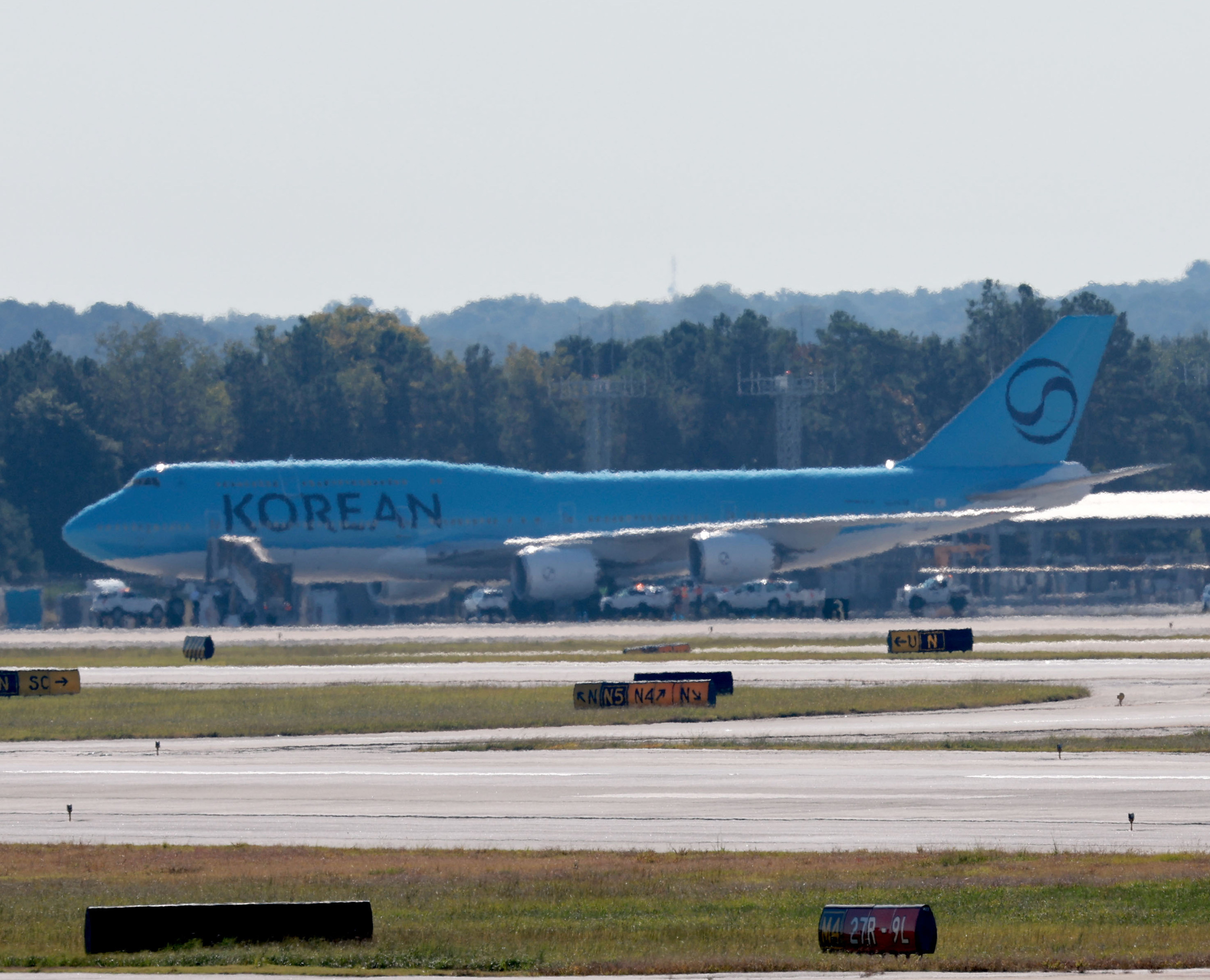 A Korean Air chartered plane lands at Hartsfield-Jackson Atlanta International Airport in Georgia to bring home hundreds of South Korean workers who remain detained at a detention centre in Folkston. Photo: Yonhap News via ZUMA Press/TNS