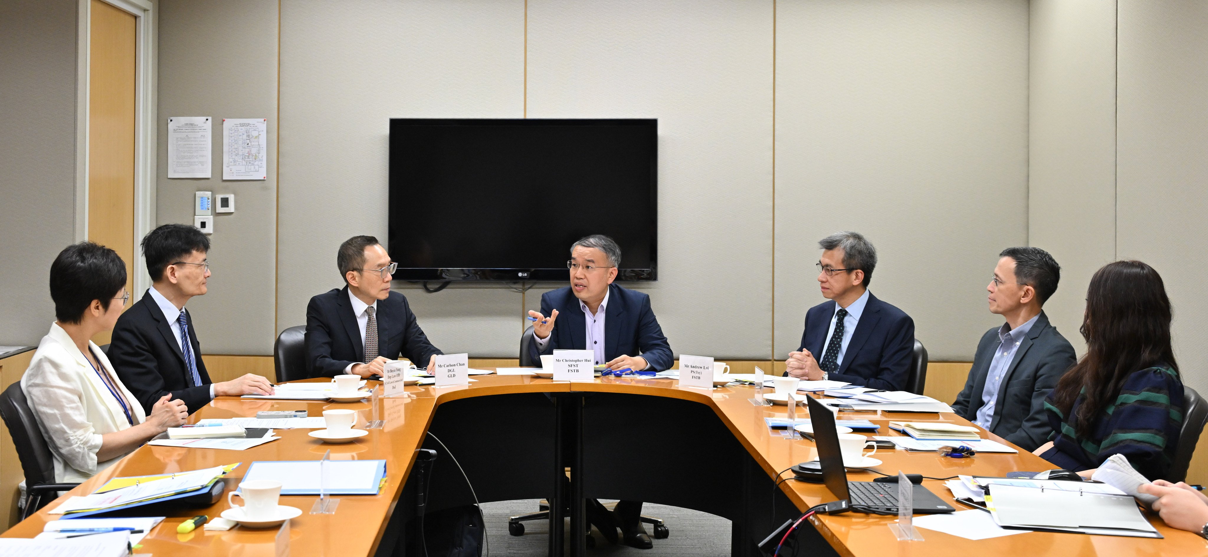 Secretary for Financial Services and the Treasury Christopher Hui Ching-yu (centre) chairs the first meeting of the Task Force on Review of Government Procurement Regime on August 21. Photo: ISD