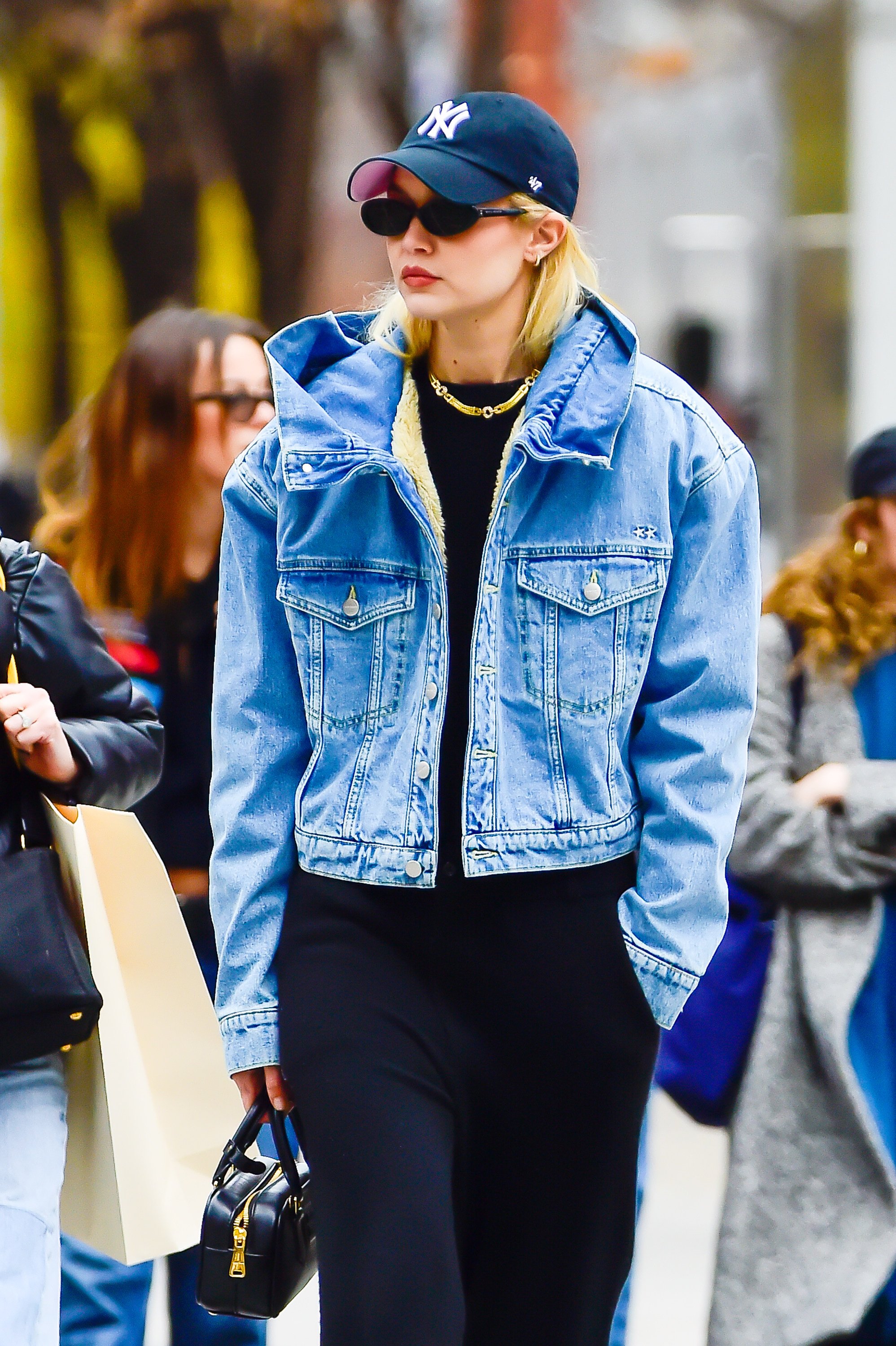 Denim brings a casual flair to Gigi Hadid’s look on the streets of New York, in 2023. Photo: GC Images