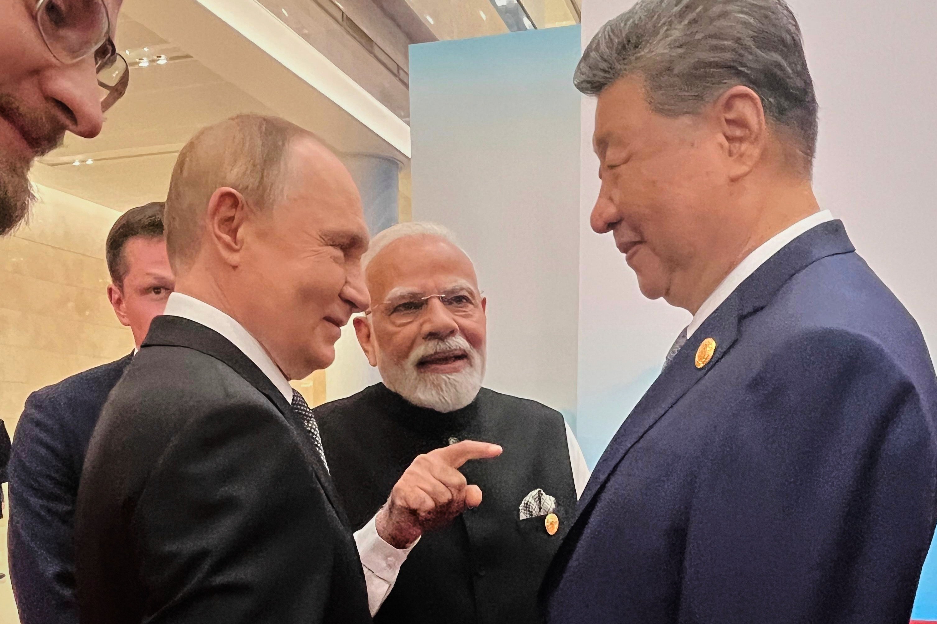 From the left, Russian President Vladimir Putin, Indian Prime Minister Narendra Modi and Chinese President Xi Jinping talk ahead of the Shanghai Cooperation Organization summit at the Meijiang Convention and Exhibition Center in Tianjin, China, on September 1. Photo: AP