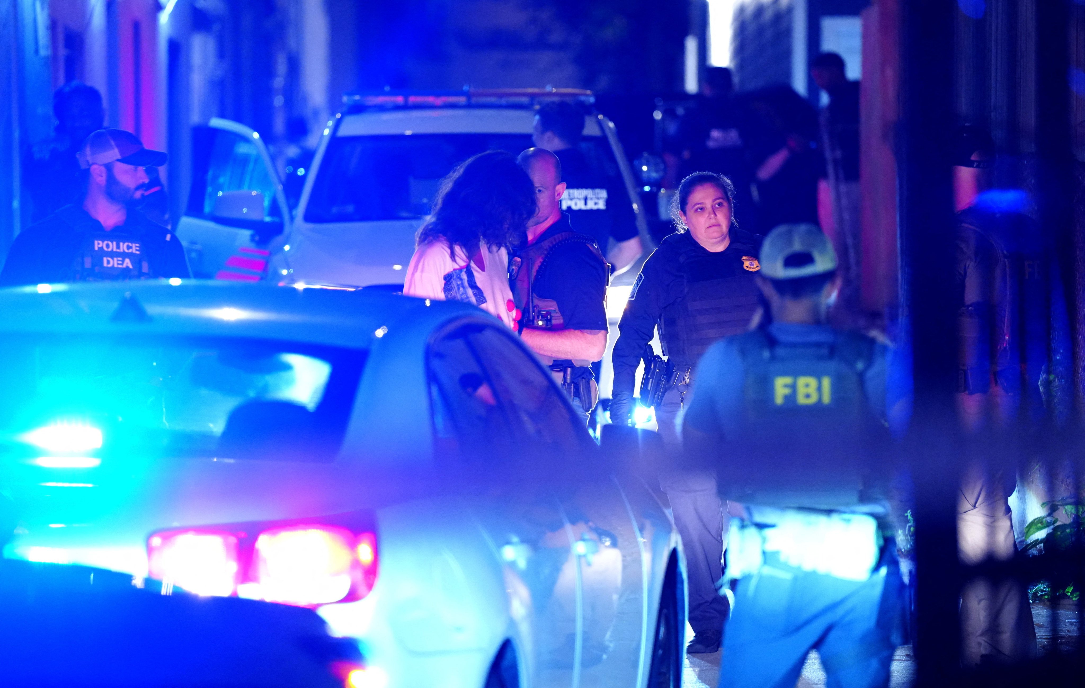 Police officers in Washington work with members of federal agencies including the Federal Bureau of Investigation and ICE to make an arrest on September 7. Photo: Reuters