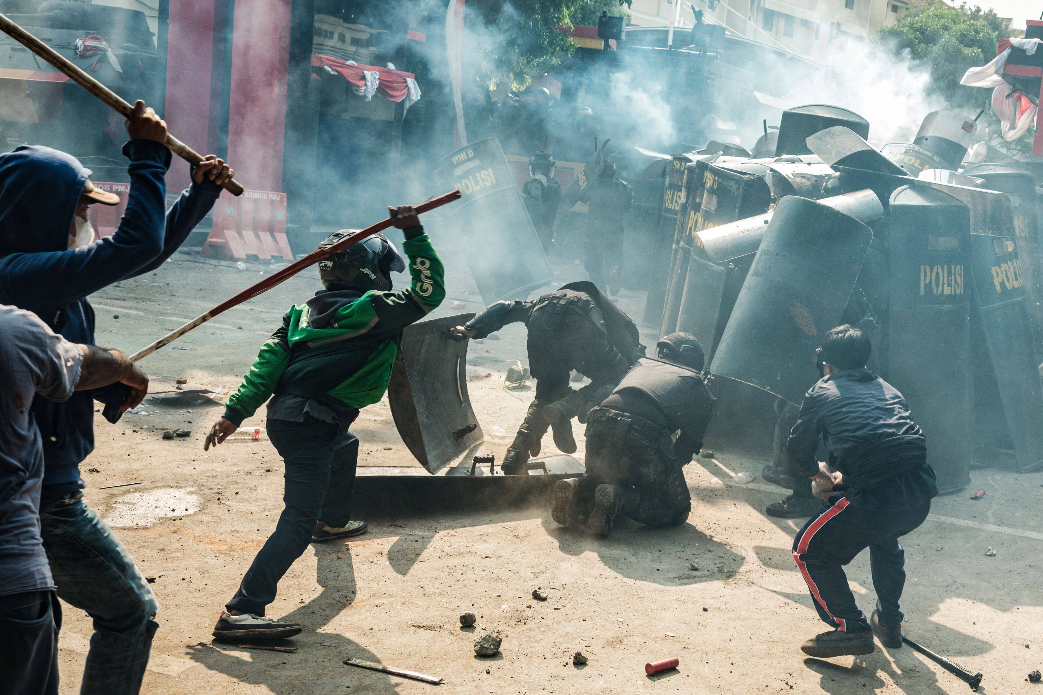 People clash with riot police during a protest in Jakarta on August 29. Photo: AFP