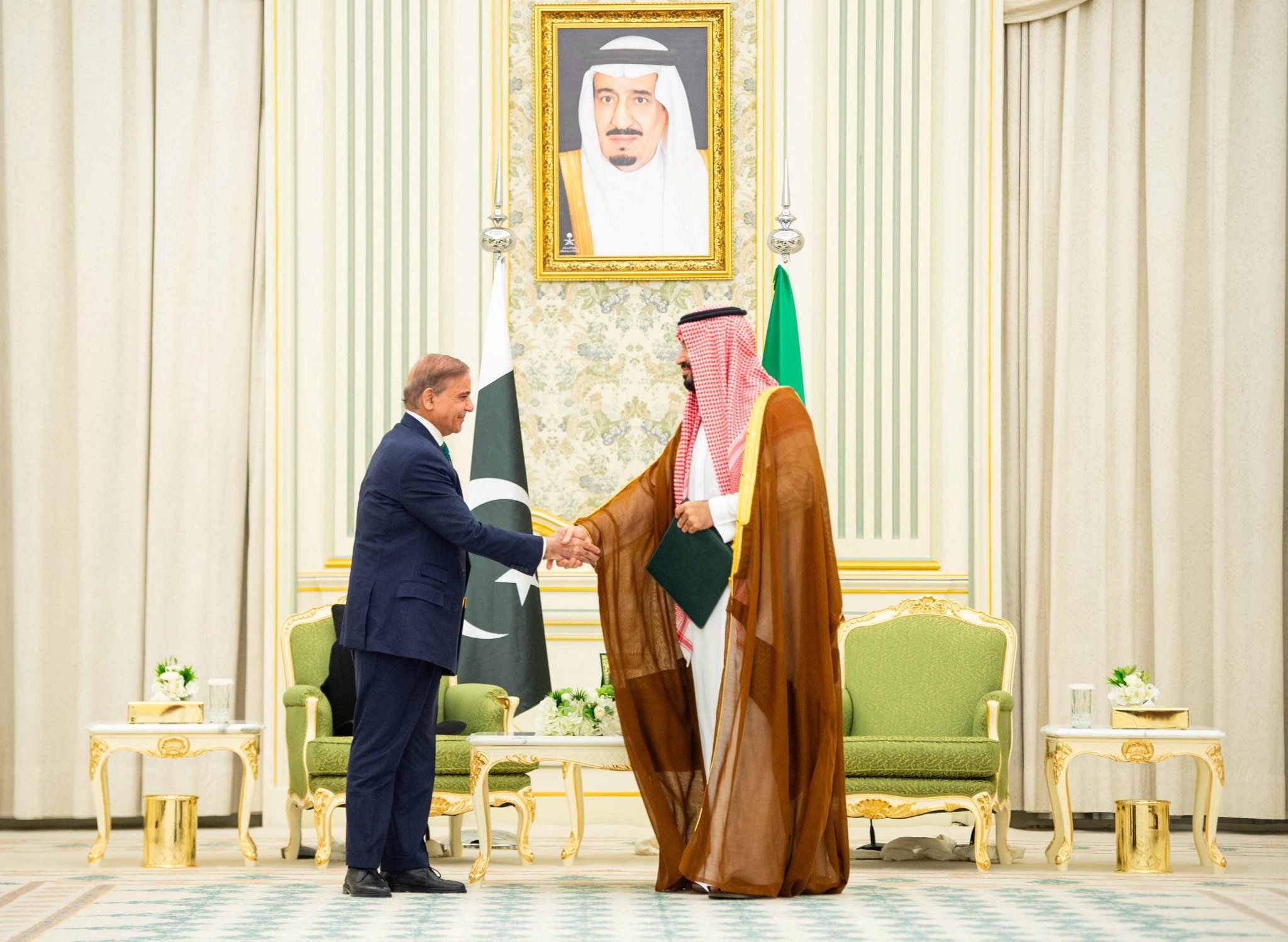 Saudi Crown Prince Mohammed bin Salman and Pakistani Prime Minister Shehbaz Sharif in Riyadh on September 17. Photo: Handout via Reuters