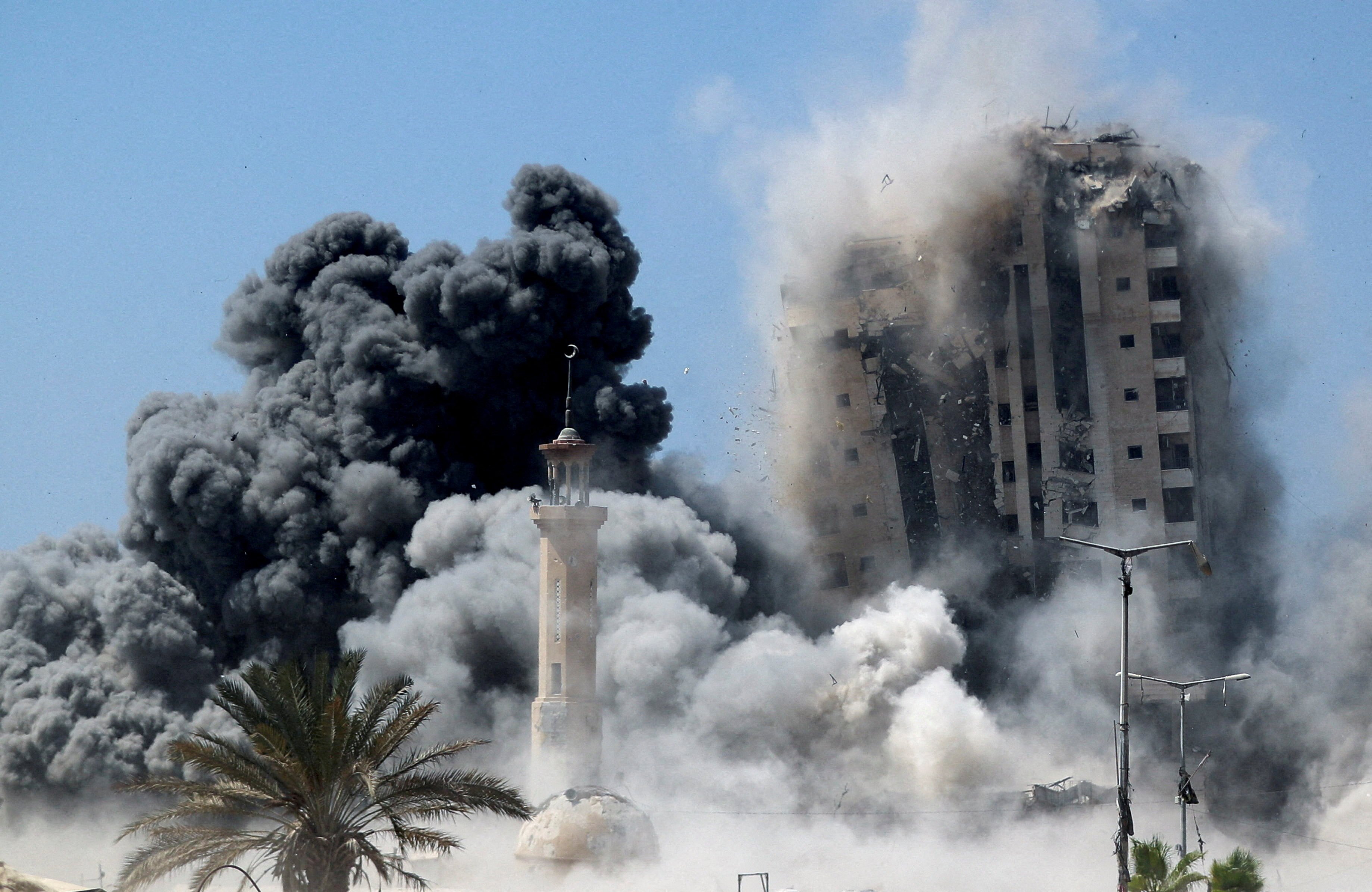 Smoke rises as a building collapses after being hit by an Israeli air strike in Gaza City on September 5. Photo: Reuters