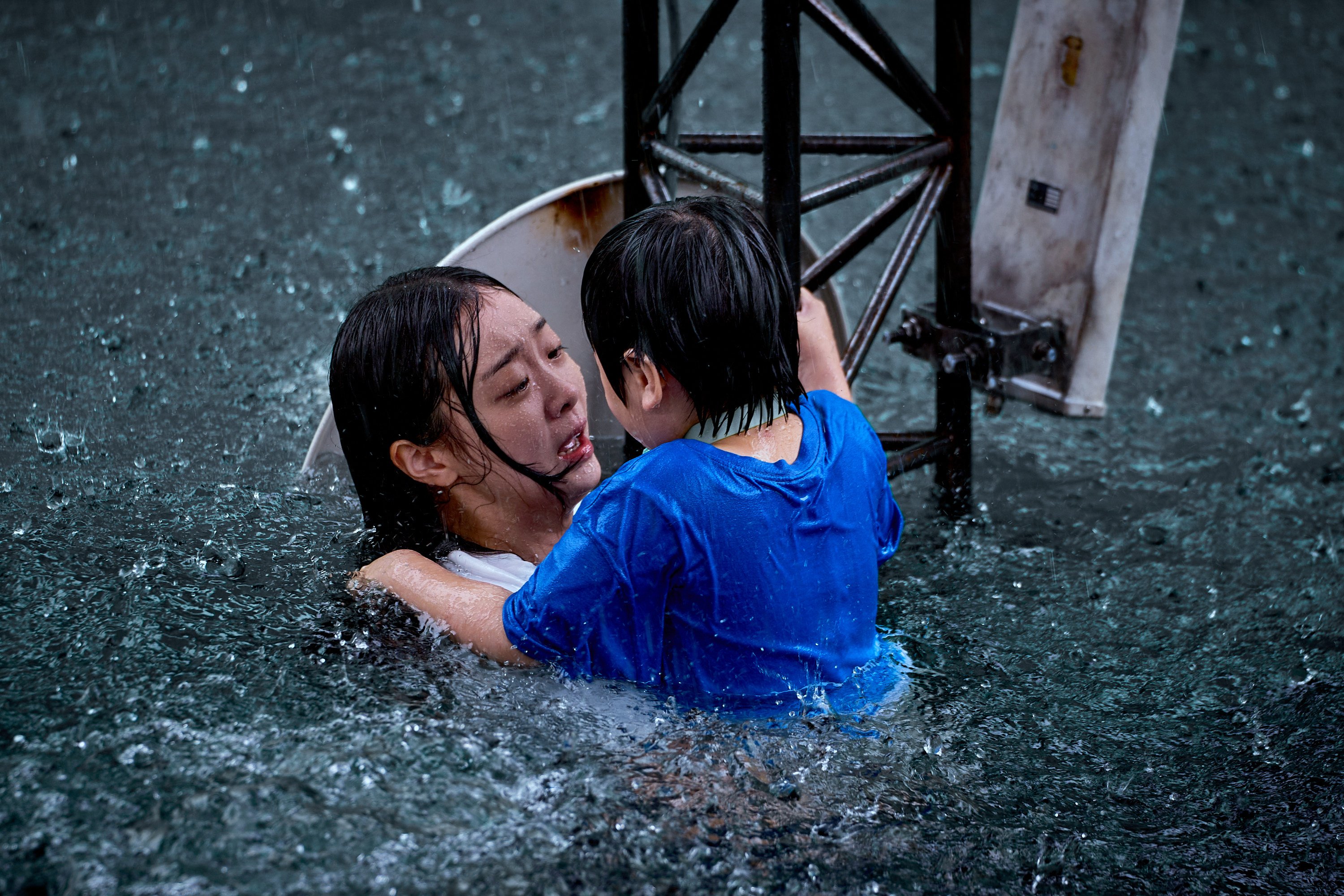 Kim Da-mi (left) and Kwon Eun-seong in a still from The Great Flood. Photo: Netflix