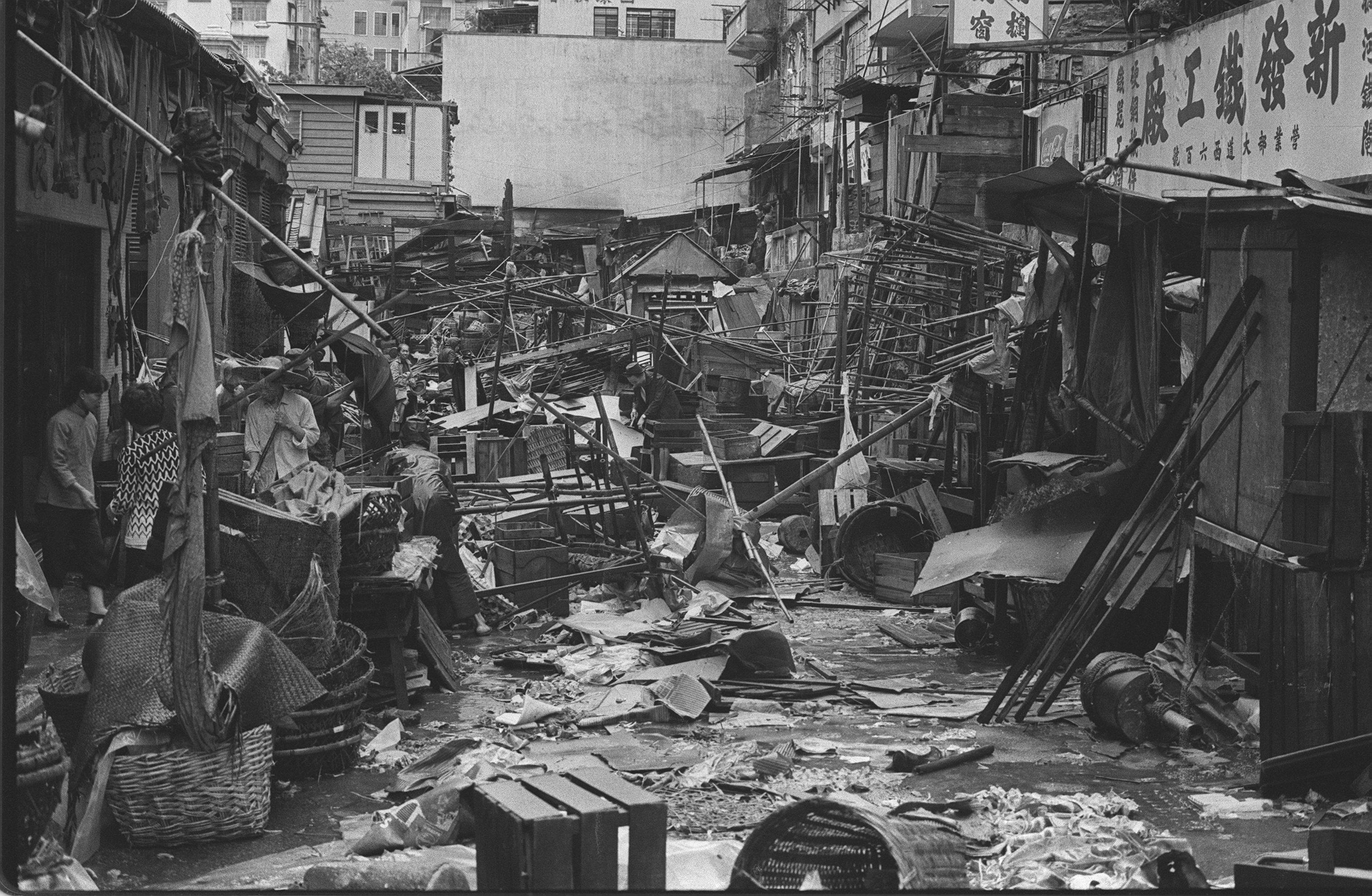 Typhoon Rose plunged Kowloon into blackness for more than two hours, on August 16, 1971 causing houses to collapse and threatening extensive flooding in low-lying areas. Eighty-six people were hurt in the typhoon. Photo: Chan Kiu