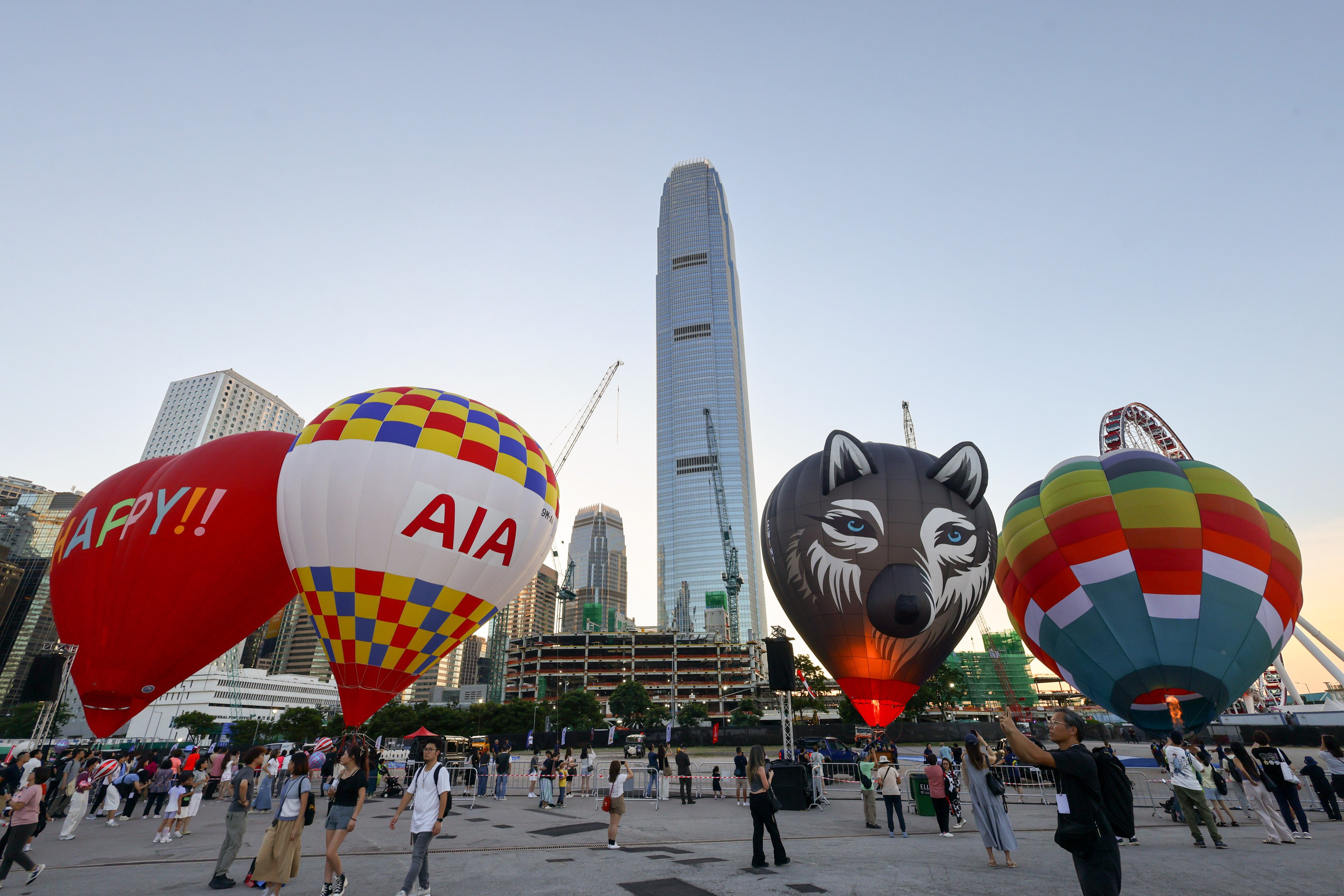 The hot-air balloon festival in Central triggered a flurry of complaints after tethered rides were cancelled. Photo: Dickson Lee