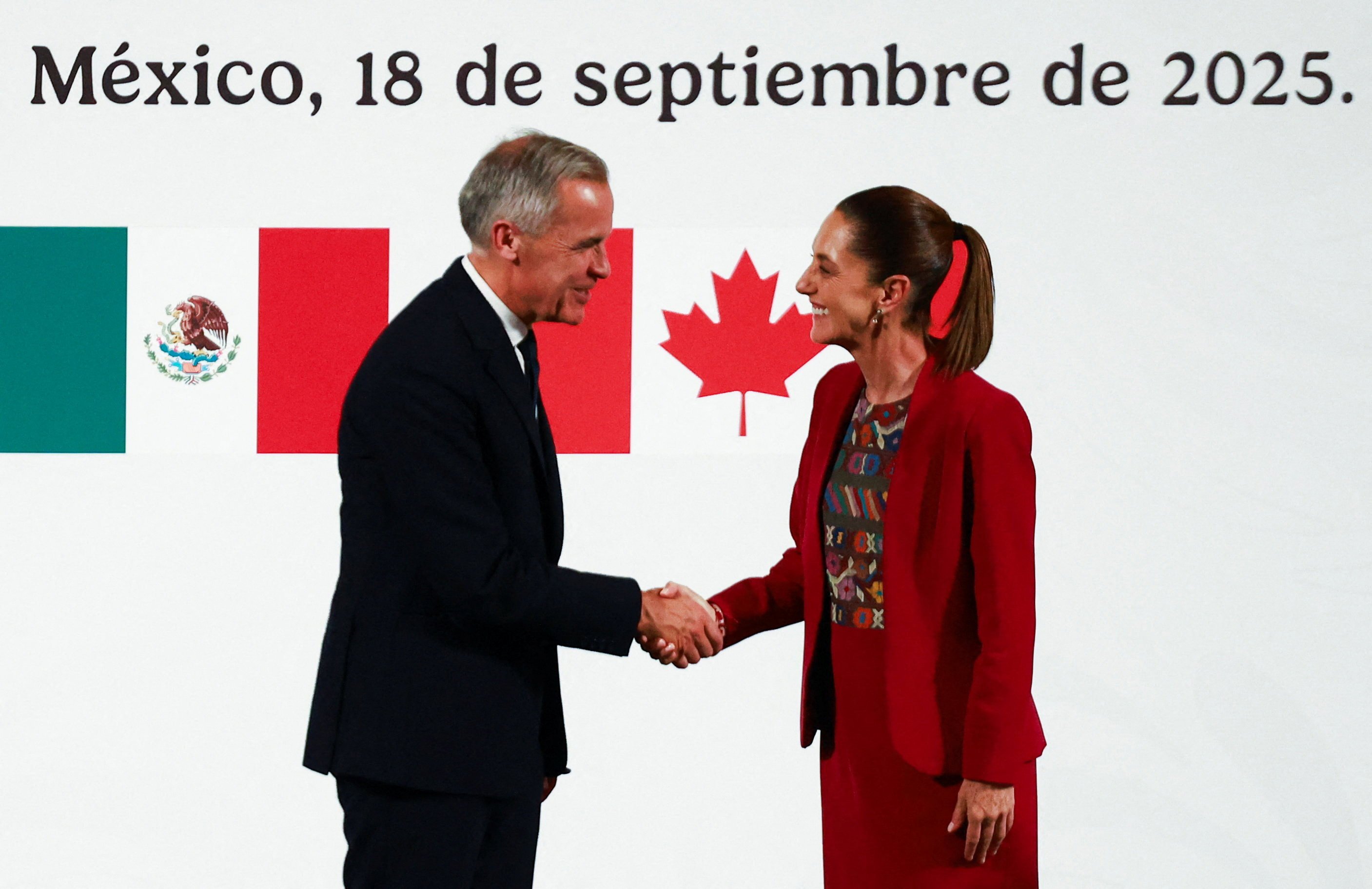 Mexican President Claudia Sheinbaum and Canadian Prime Minister Mark Carney shake hands as they hold a press conference at the National Palace in Mexico City on September 18. Photo: Reuters