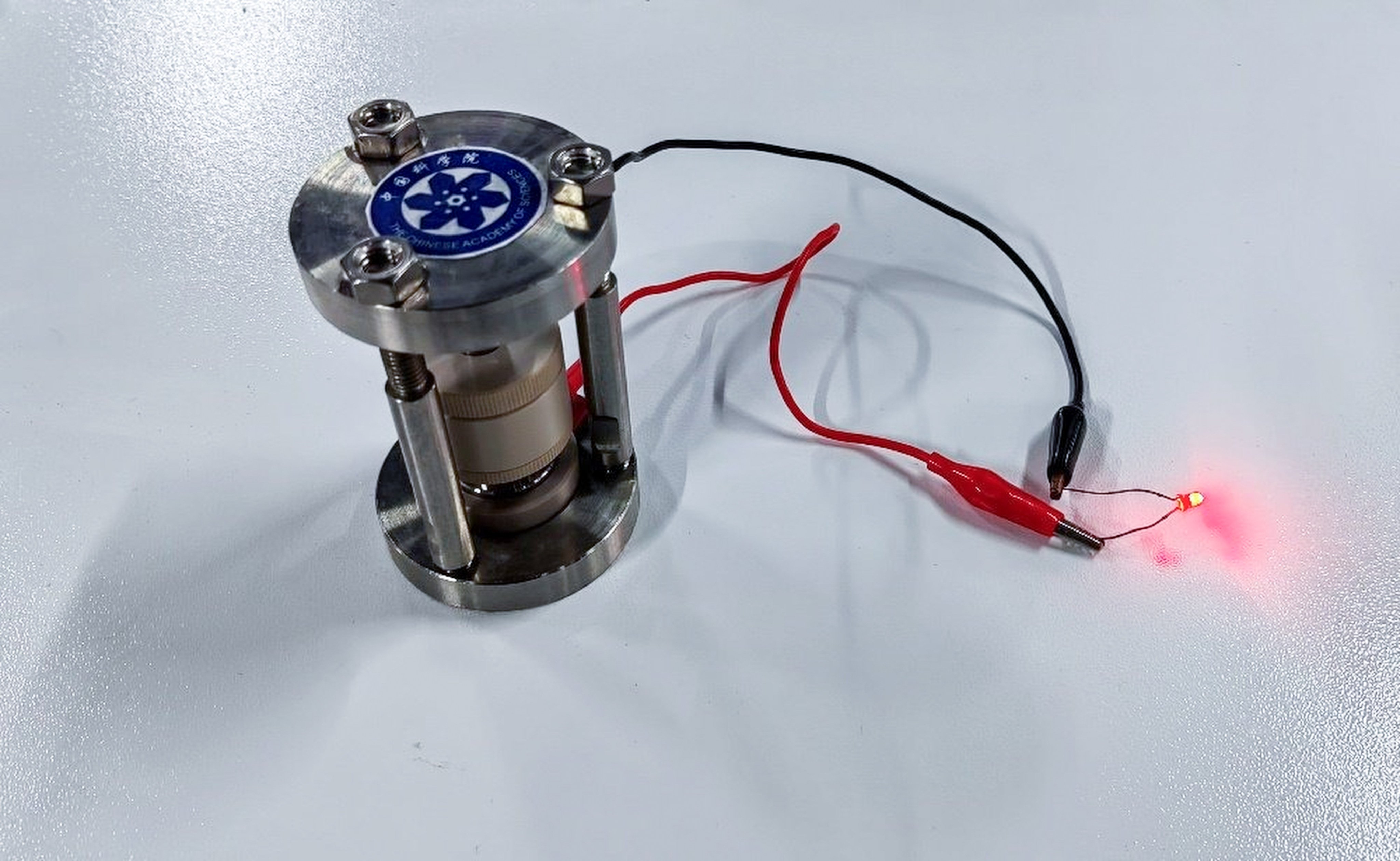 Chinese scientists say they have created a new type of battery that might offer a safer alternative to conventional lithium-based batteries. Photo: CCTV