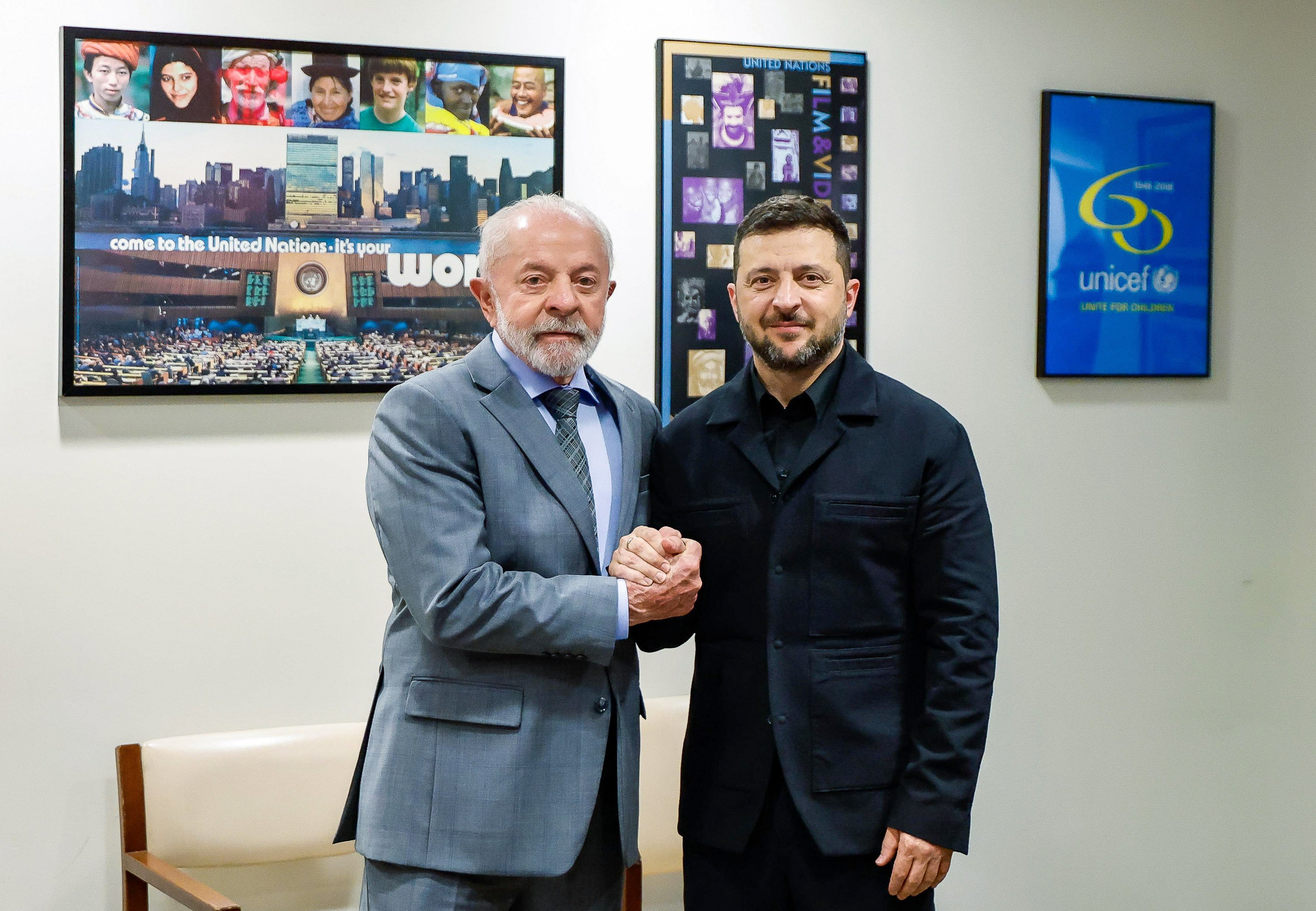 Brazilian President Luiz Inácio Lula da Silva (left) meets Ukrainian leader Volodymyr Zelensky at the UN headquarters in New York on Wednesday. Photo: Handout