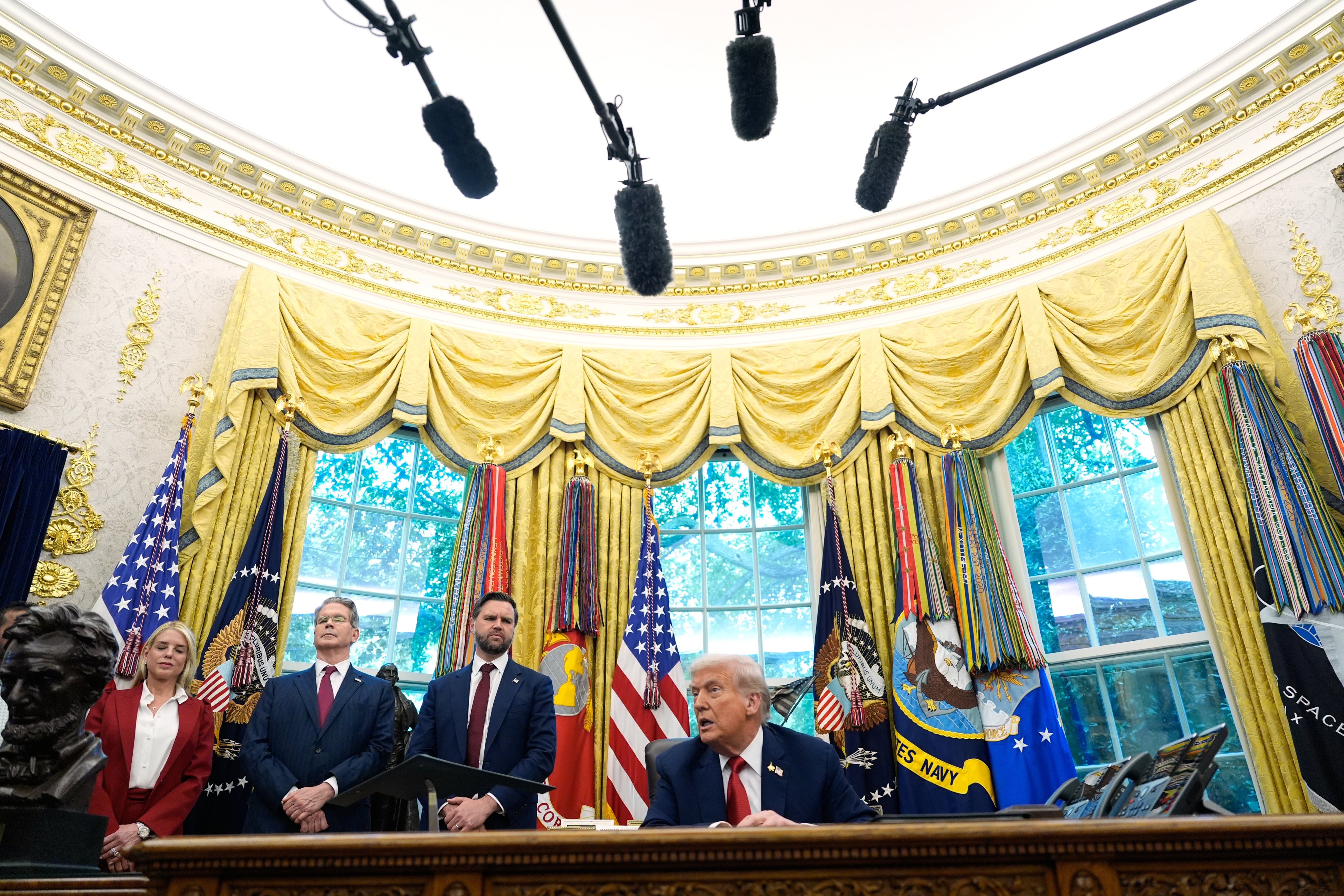 US President Donald Trump speaks after signing an executive order on TikTok in the Oval Office at the White House on September 25 in Washington. Photo: AP