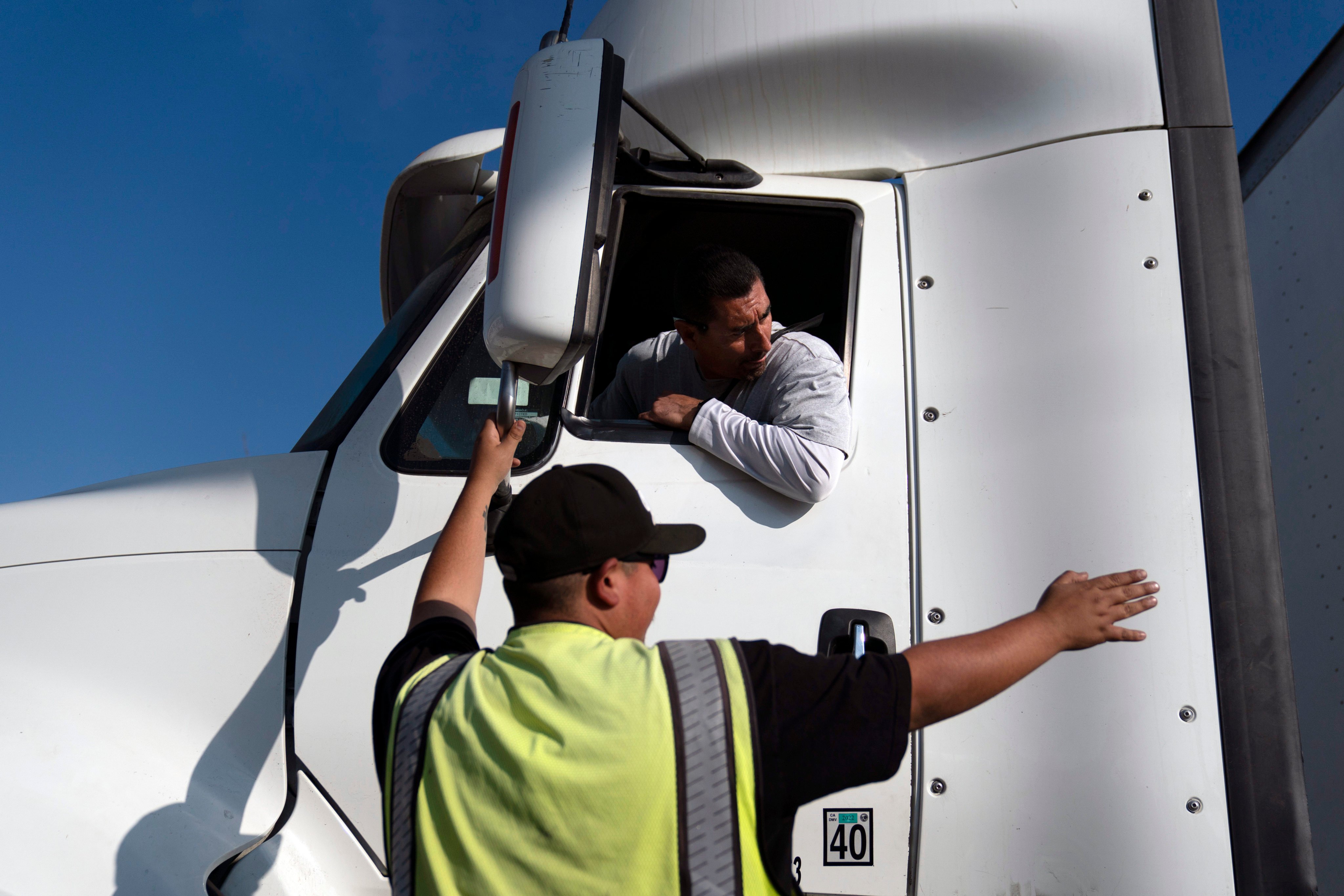An instructor talks to a student driver at a driving academy in California. Photo: AP