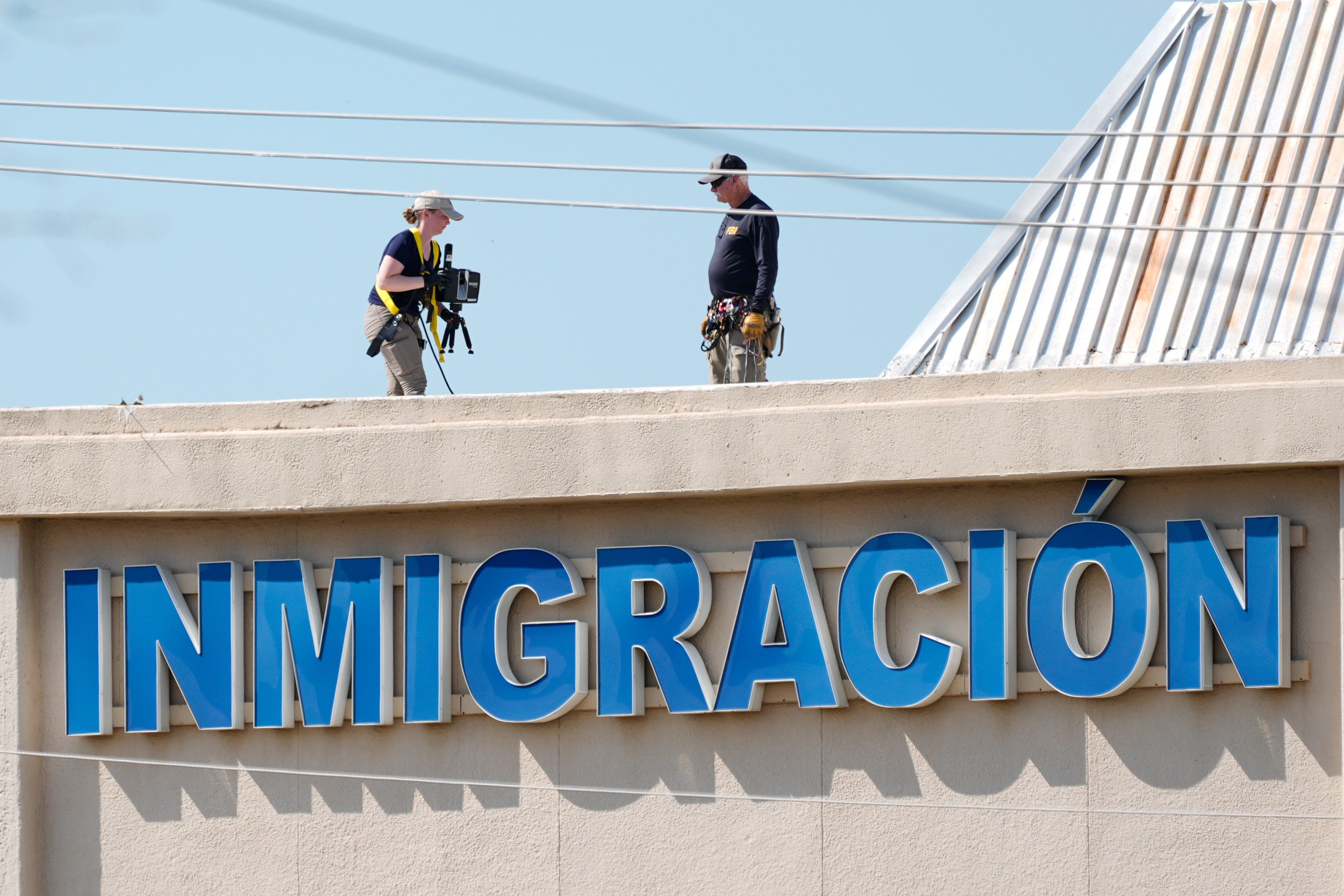FBI agents investigate the crime scene near a US Immigration and Customs Enforcement office in Dallas on Thursday. Photo: AP