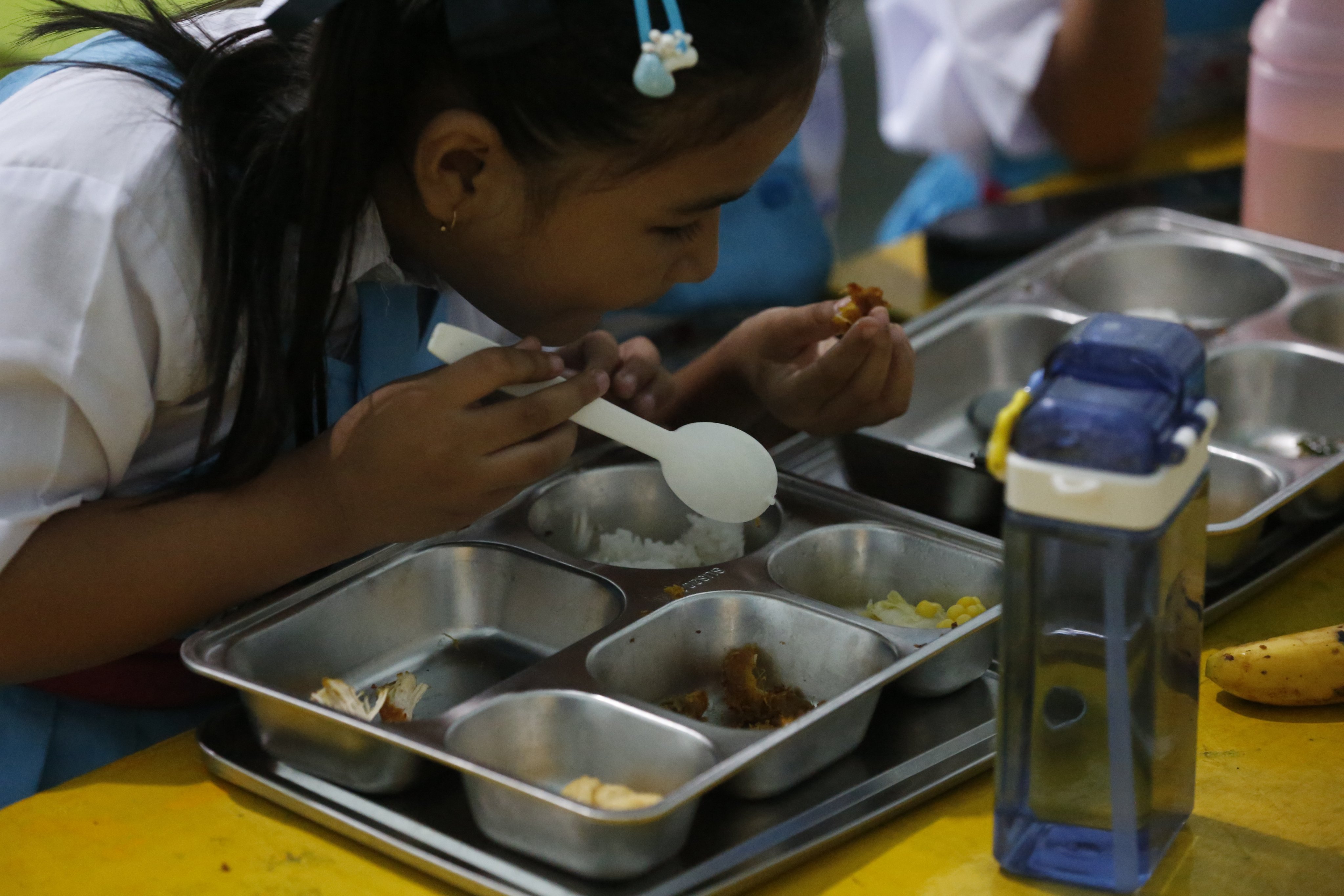Indonesian students eat a free meal at a school in Keutapang, Indonesia, on Monday. Photo: EPA