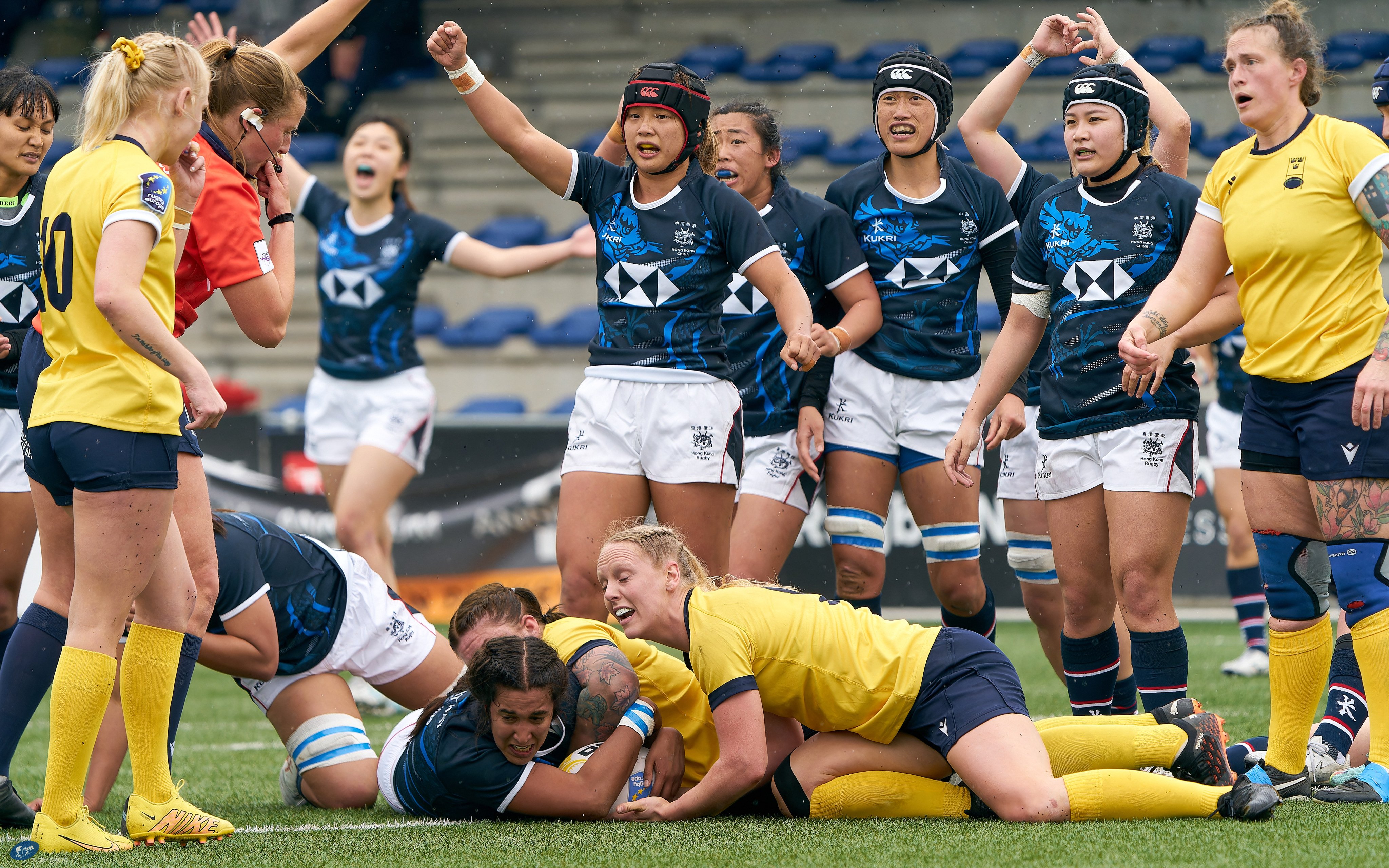 Roshini Turner scrambles over the line in a 2023 clash with Sweden. Photo: HKRU