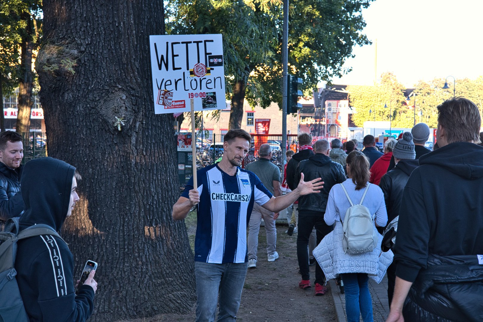 Thomas Melchior, who used to be addicted to sports gambling, holding up a sign saying “lost a bet” at a German football match in Köpenick, Berlin on Sunday. Photo: AP