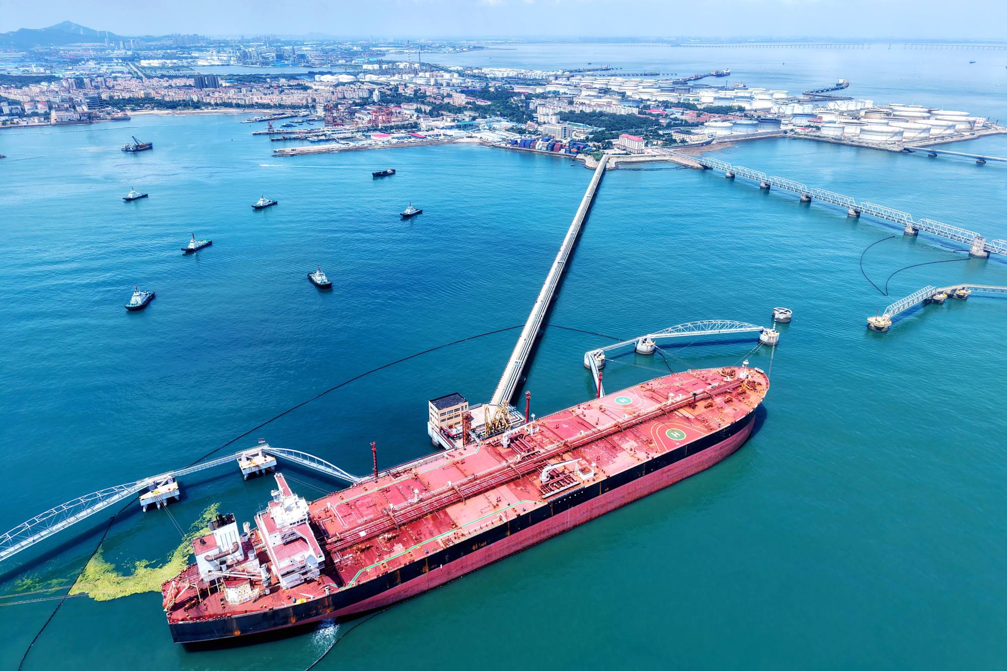 A tanker unloads crude oil at the Qingdao Port crude oil terminal in August. Photo: Getty Images A tanker unloads crude oil at the Qingdao Port crude oil terminal in August. Photo: Getty Images