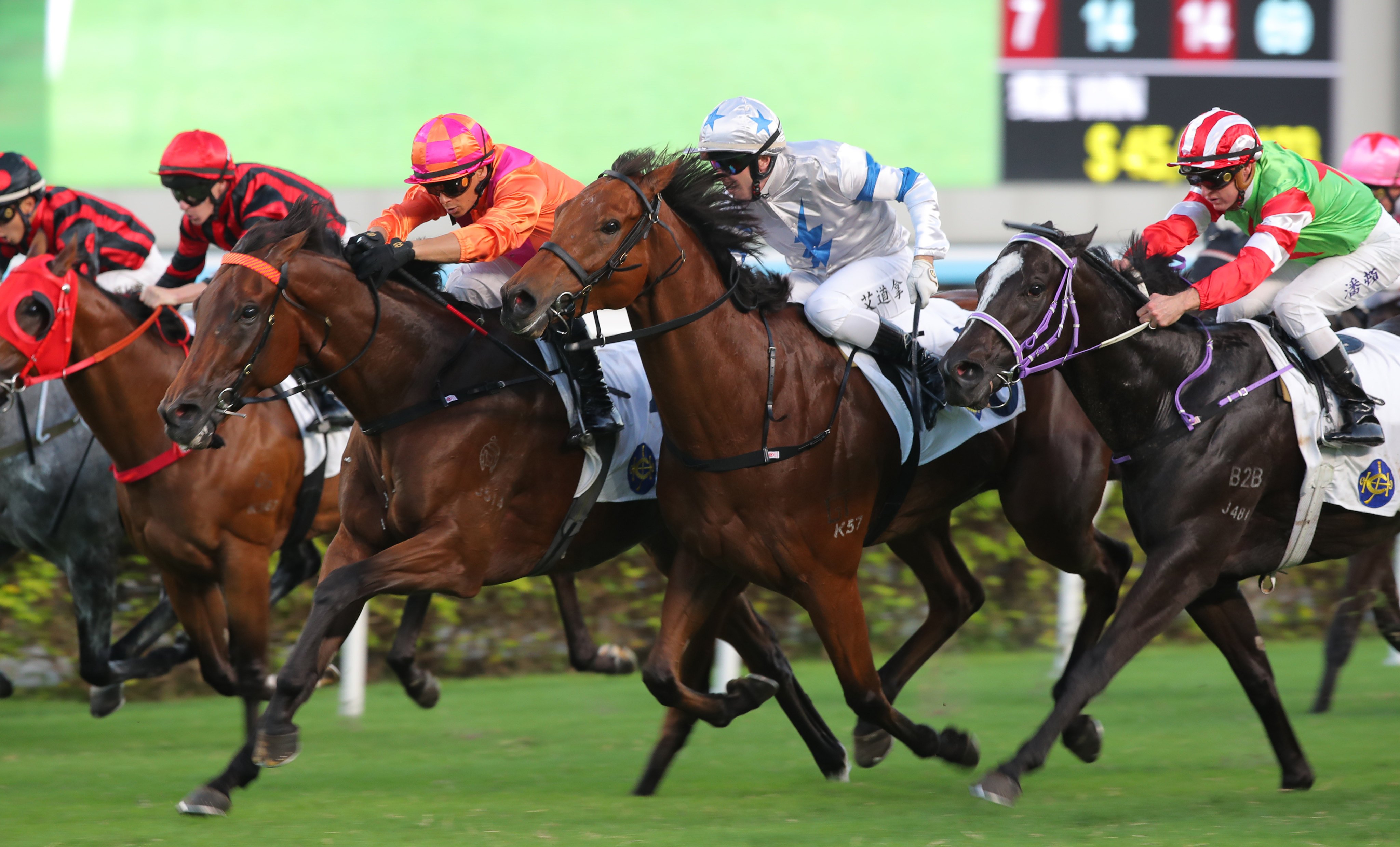 Max Que (centre) ridden by Alexis Badel won the class 3 over 1400m at Sha Tin. Silver Breeze (second right) finished the second. Photo: Kenneth Chan.