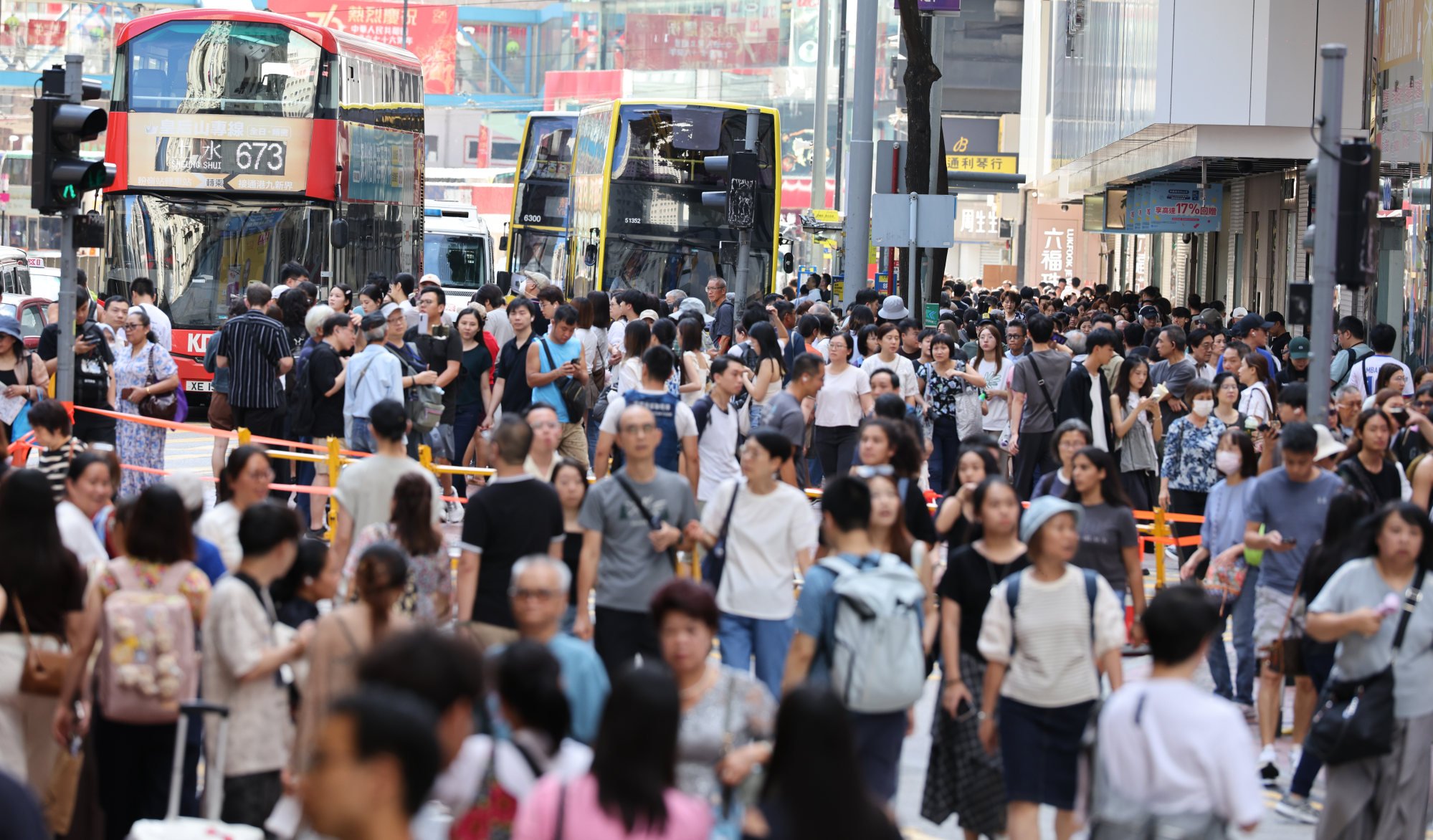 Tourists pack the streets in Causeway Bay on the National Day holiday on Wednesday. Photo: Nora Tam