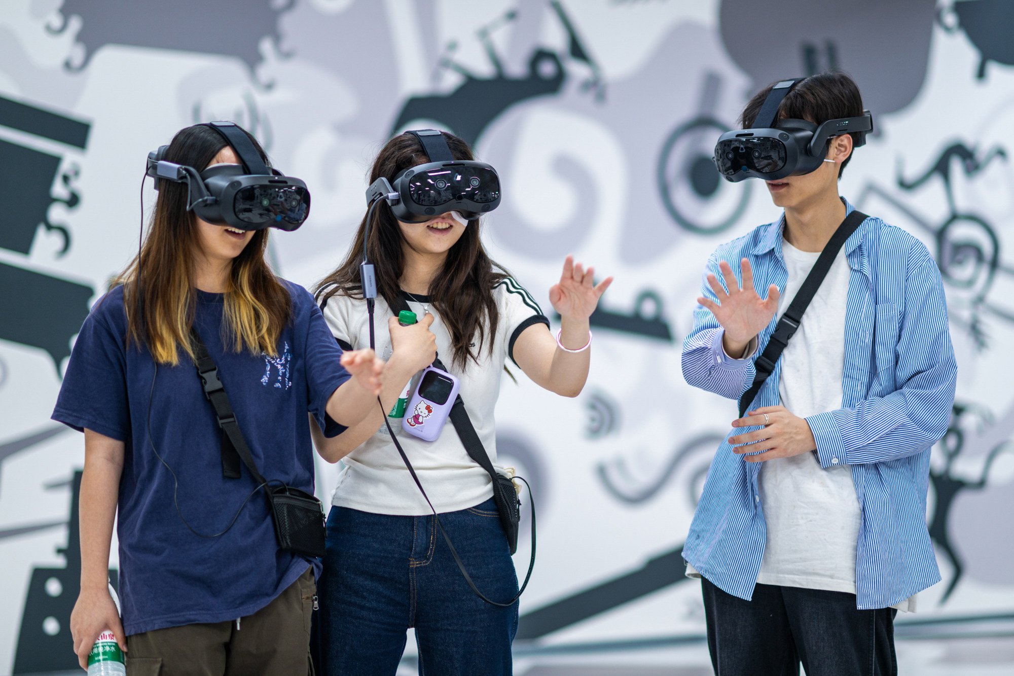 Young visitors take part in a VR experience in Wuhan, in central China's Hubei Province, on April 29, 2025. Photo: Xinhua Young visitors take part in a VR experience in Wuhan, in central China's Hubei Province, on April 29, 2025. Photo: Xinhua
