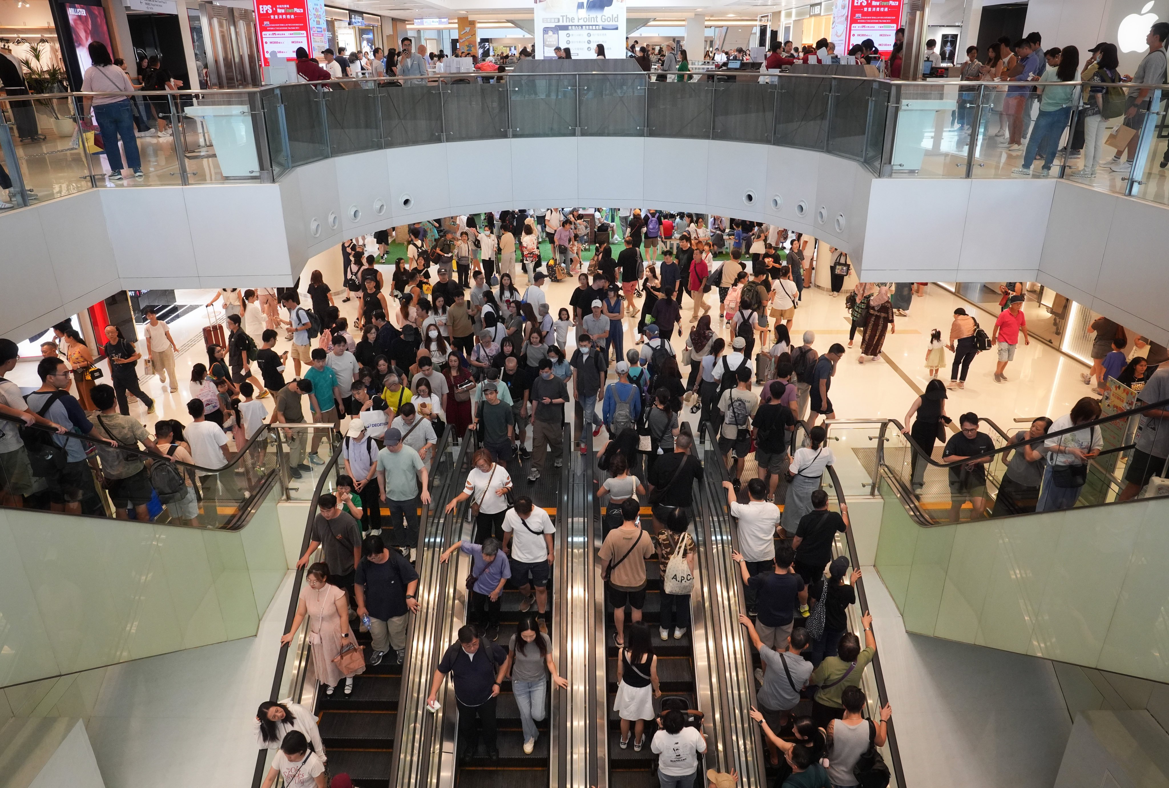 Consumption is expected to improve further in October with the return of mainland Chinese visitors over the eight-day “golden week” holiday. Photo: Elson Li