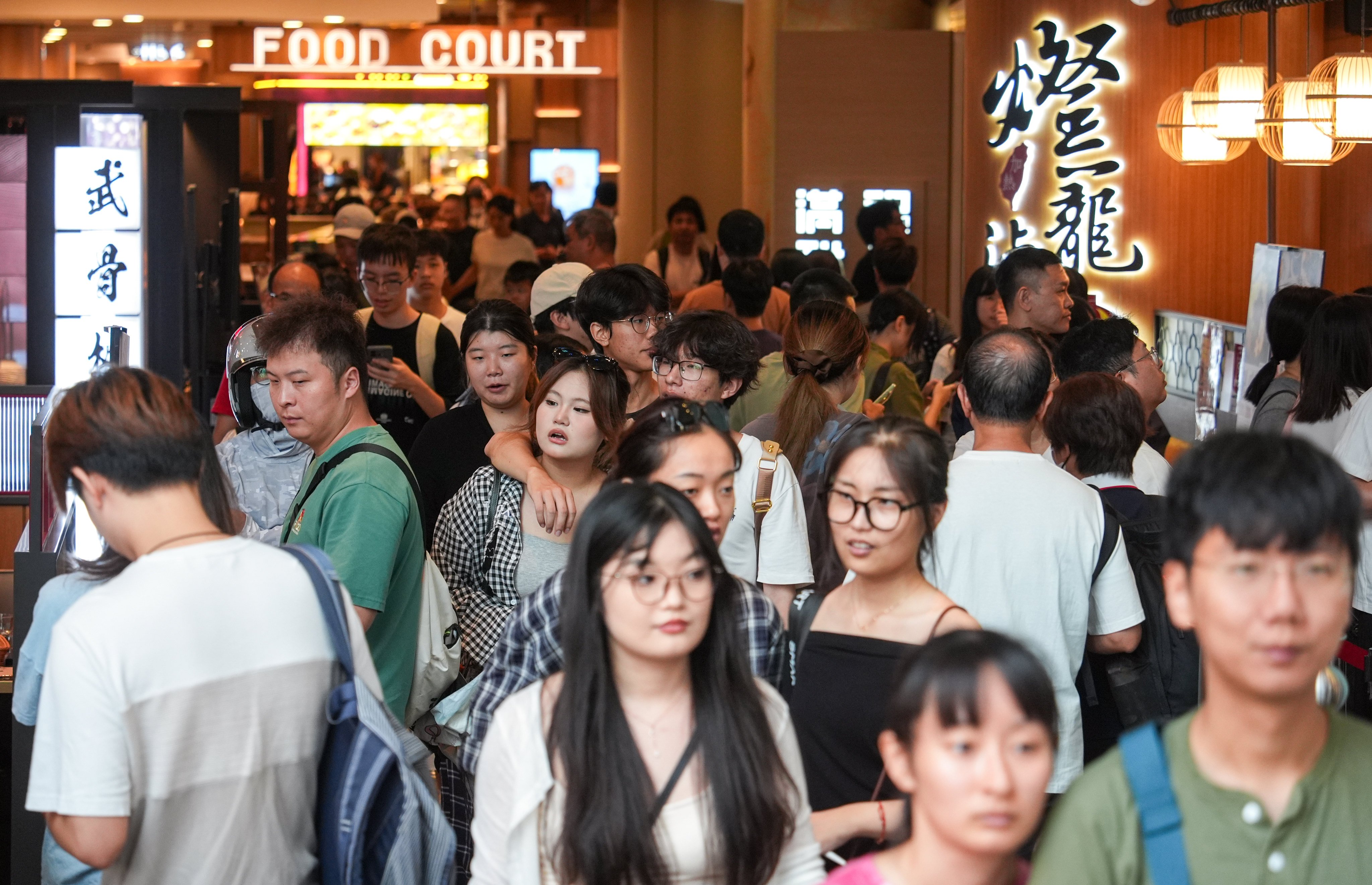 Tourists and residents flock to a shopping centre in Mong Kok. Photo: Eugene Lee