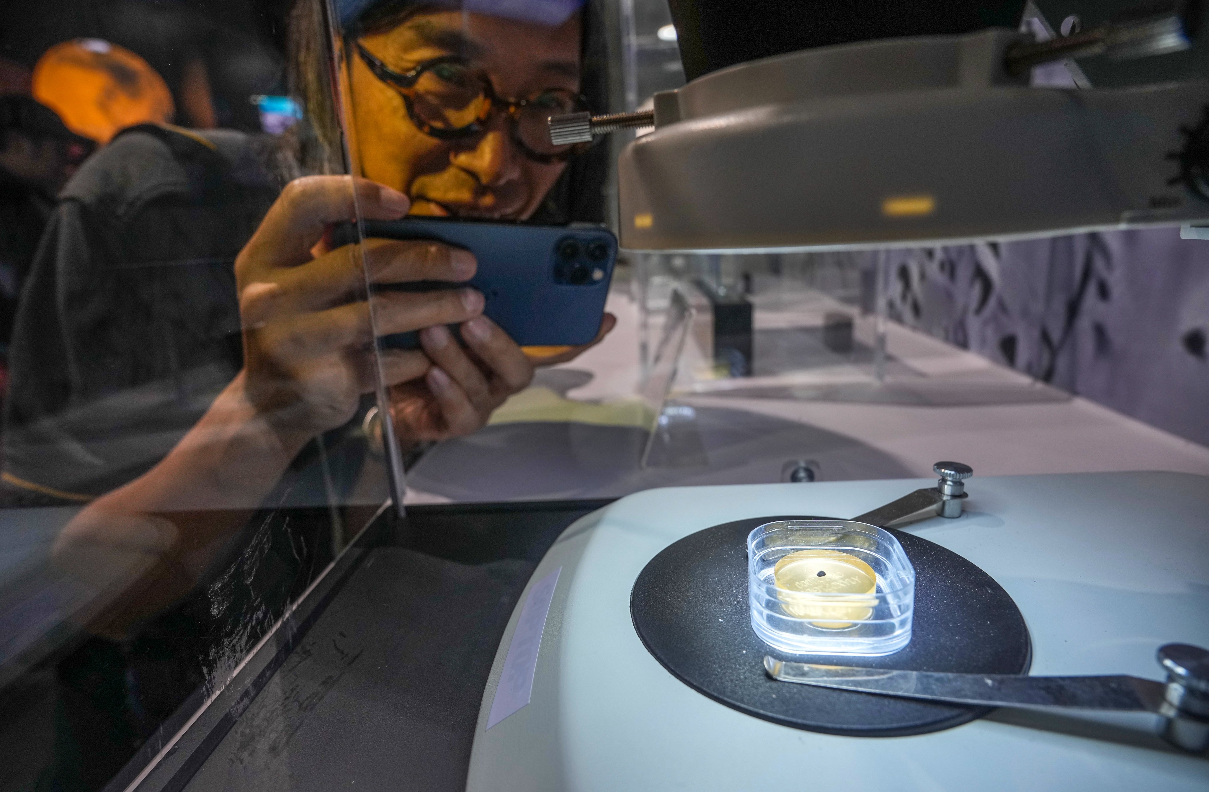 According to one of the researchers, “a dramatic difference in temperature between the near and far side of the mantle has long been hypothesised, but our study provides the first evidence using real samples”. Photo: May Tse