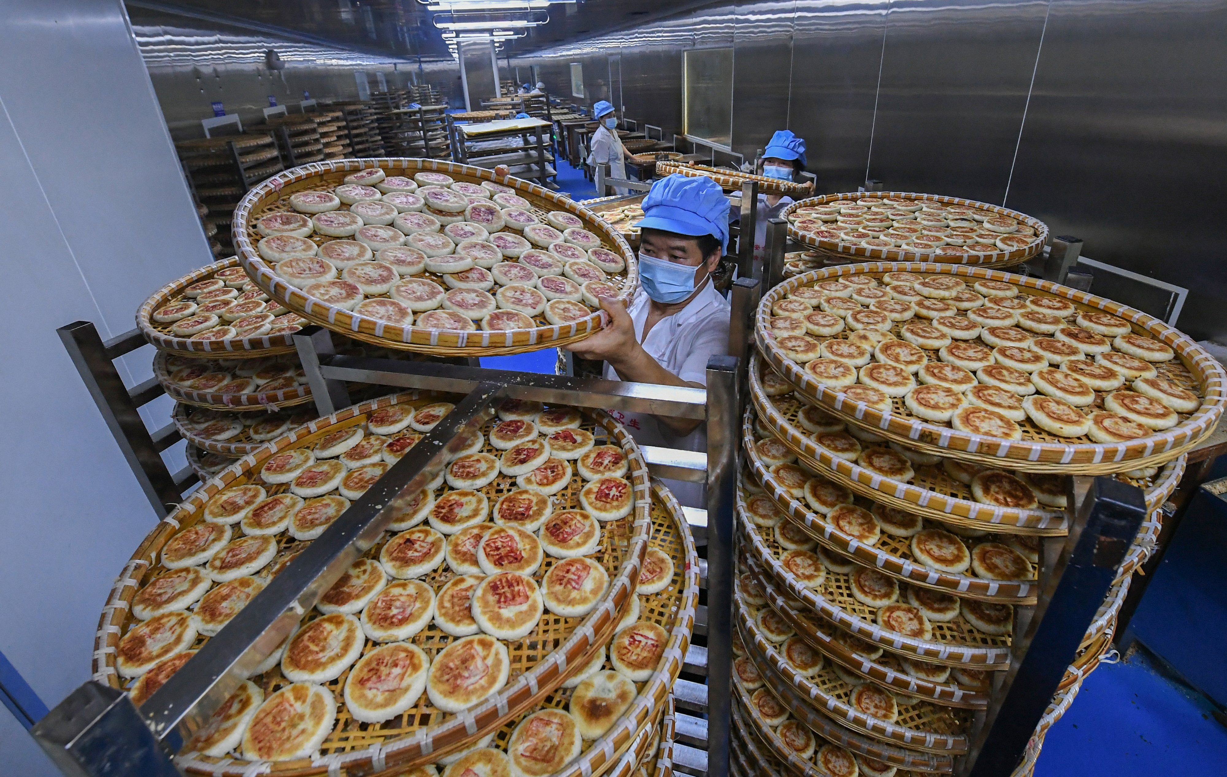 Sales of mooncakes, a traditional gift during China’s Mid-Autumn Festival holiday, are expected to drop this year for the first time since 2015. Photo: Xinhua