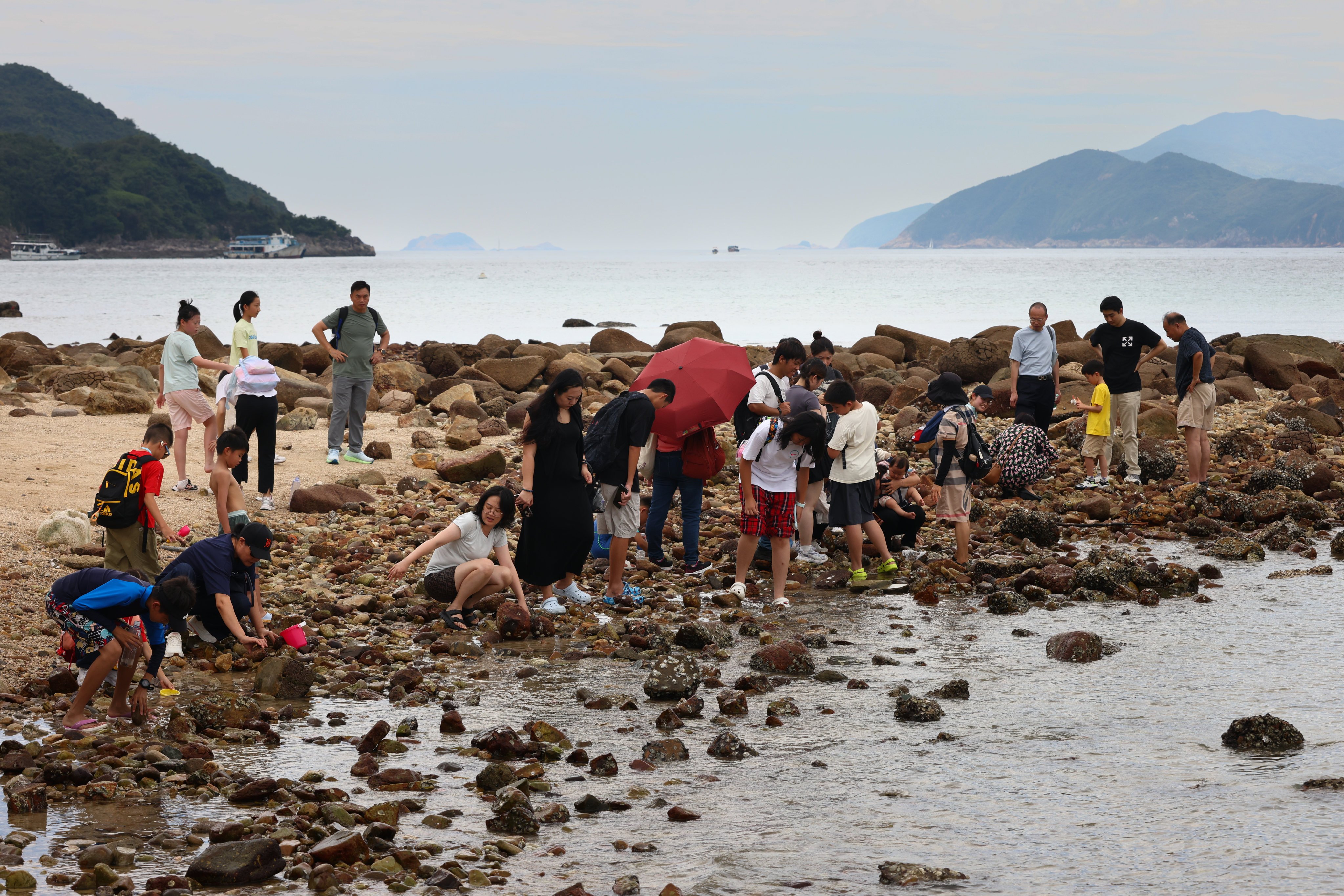 Mainland Chinese tourists flock to Sharp Island during the golden week holiday. Photo: Dickson Lee