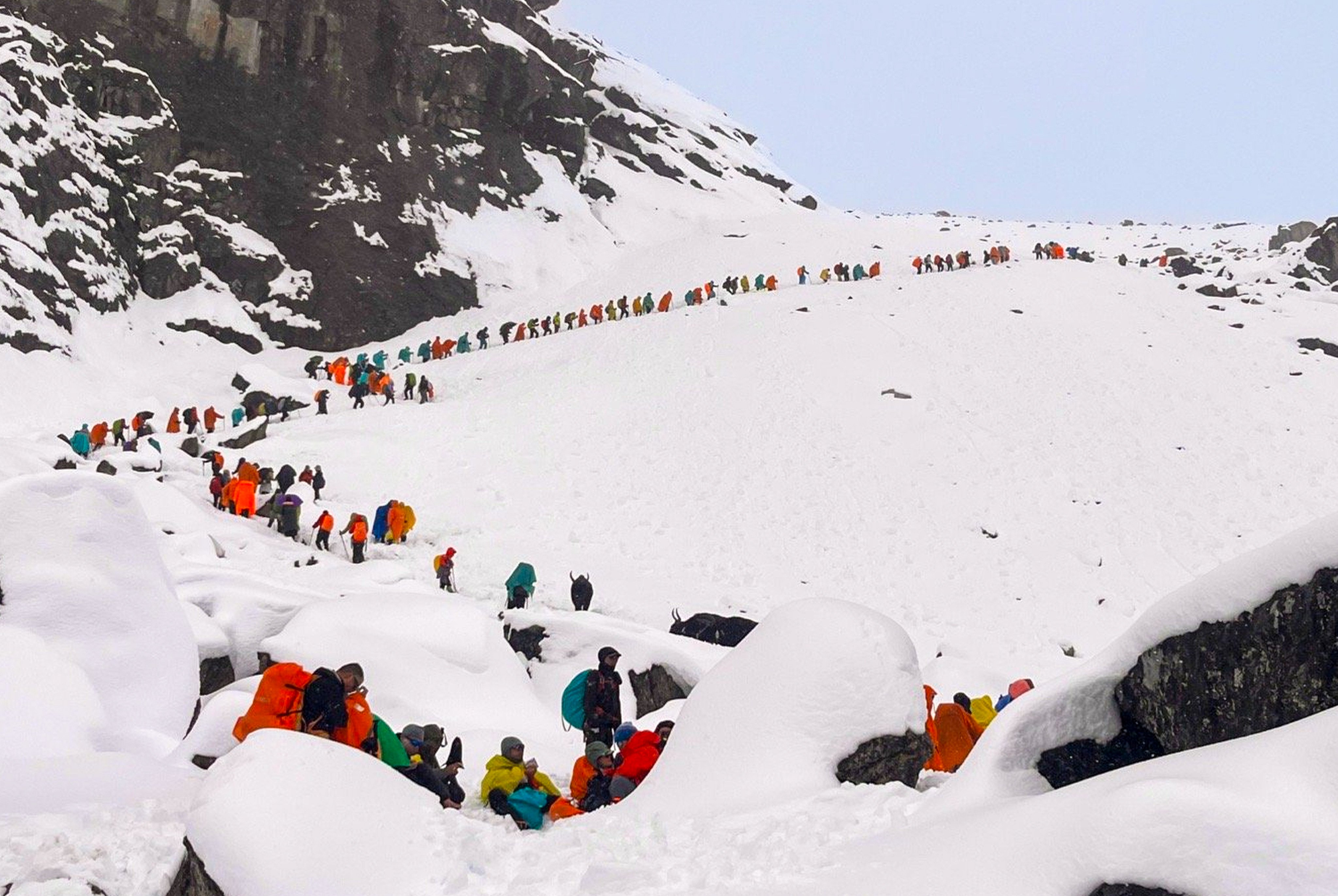 Rescuers guide hikers through heavy snow down the eastern slopes of Mount Everest while hundreds remain stranded. Photo: Handout