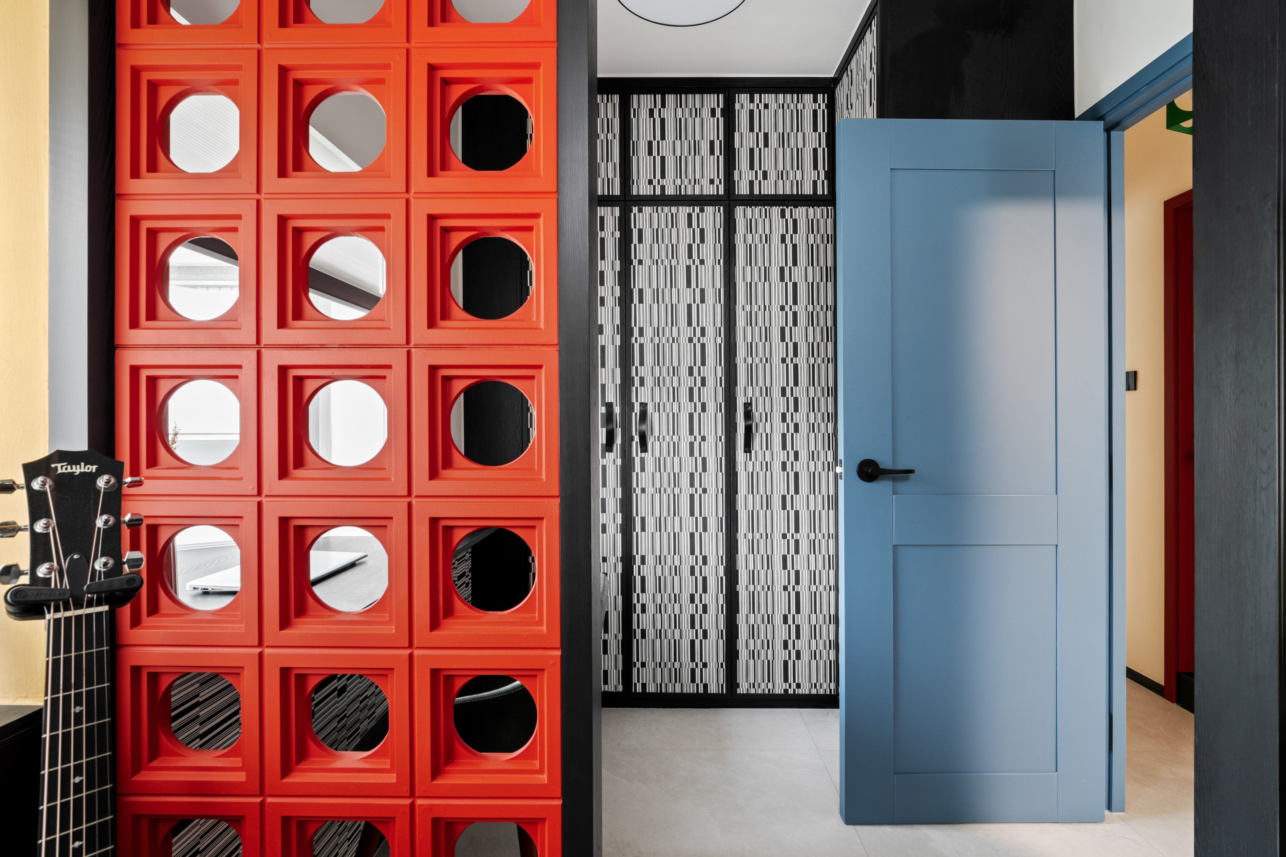 A music-slash-dressing room in a Tsuen Wan, Hong Kong, home designed by Deco Farmer Studio. Photo: King Cheung, Studio Parabolica