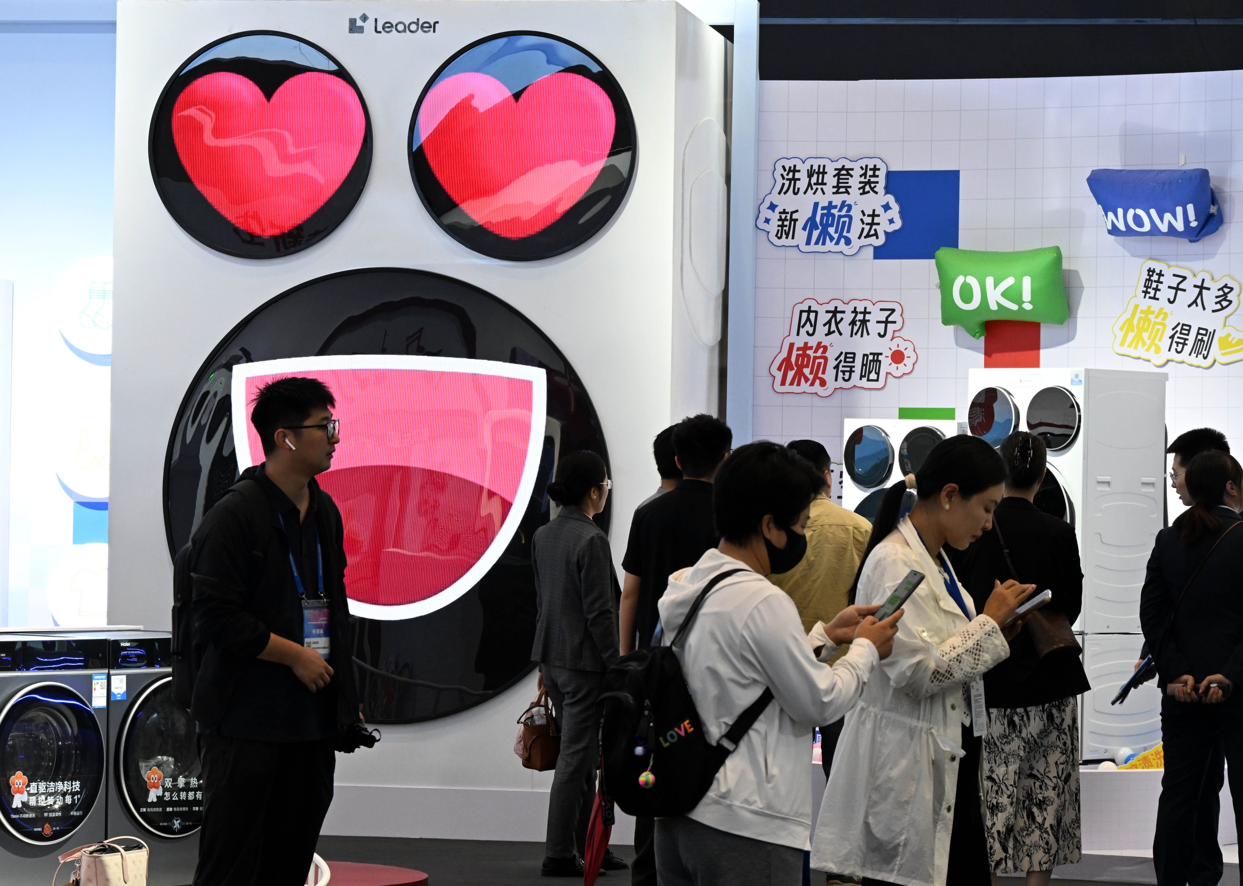 People visit the China International Consumer Electronics Exposition in Qingdao, Shandong province, on September 19. Themed “Intelligence Connects All, AI Empowers the Future”, this year’s expo showcased cutting-edge technologies and innovative products. Photo: Xinhua