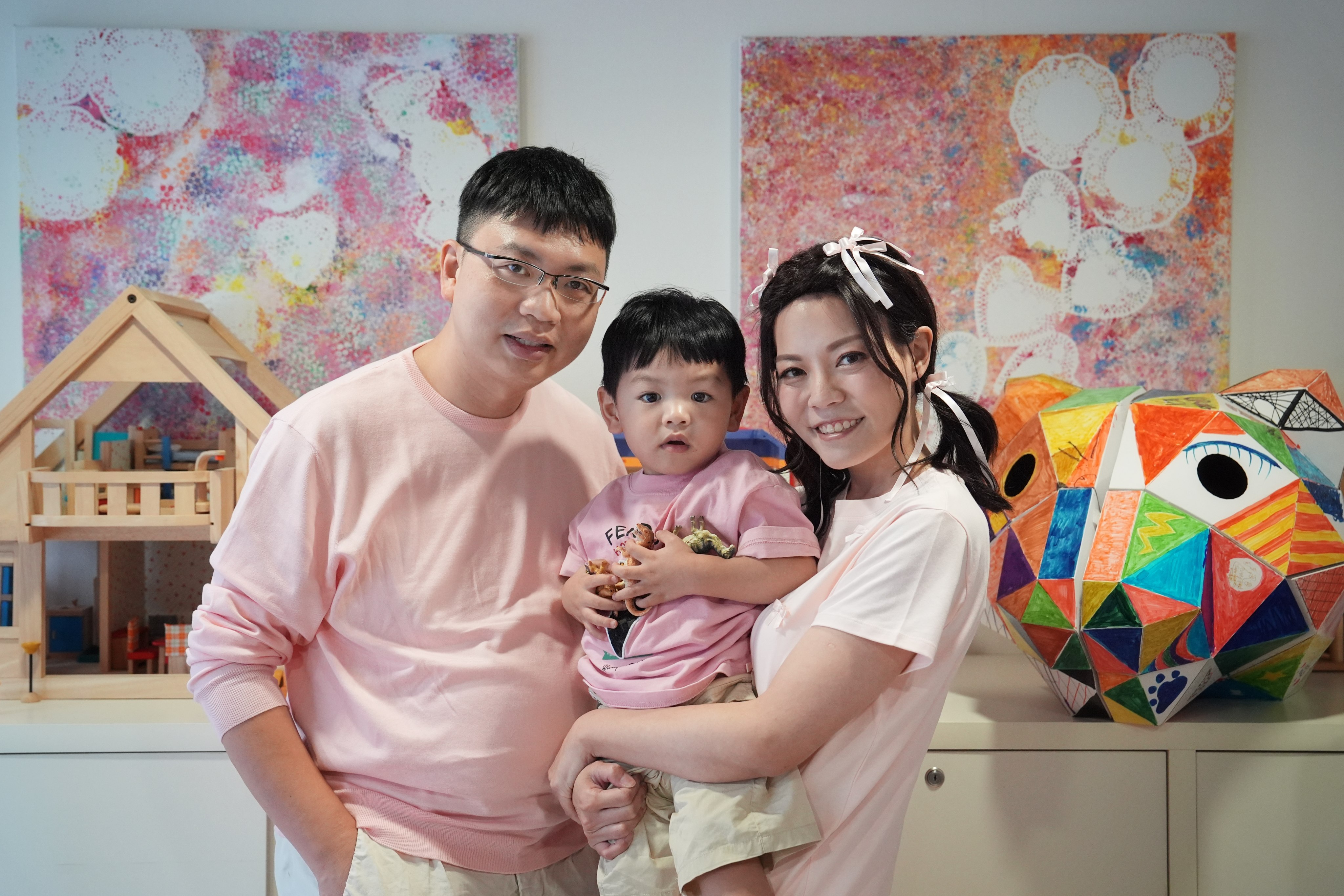 Cancer survivor May Yeung poses with her husband and son at a Hong Kong Cancer Fund Support Centre on September 30, 2025. Photo: Elson Li