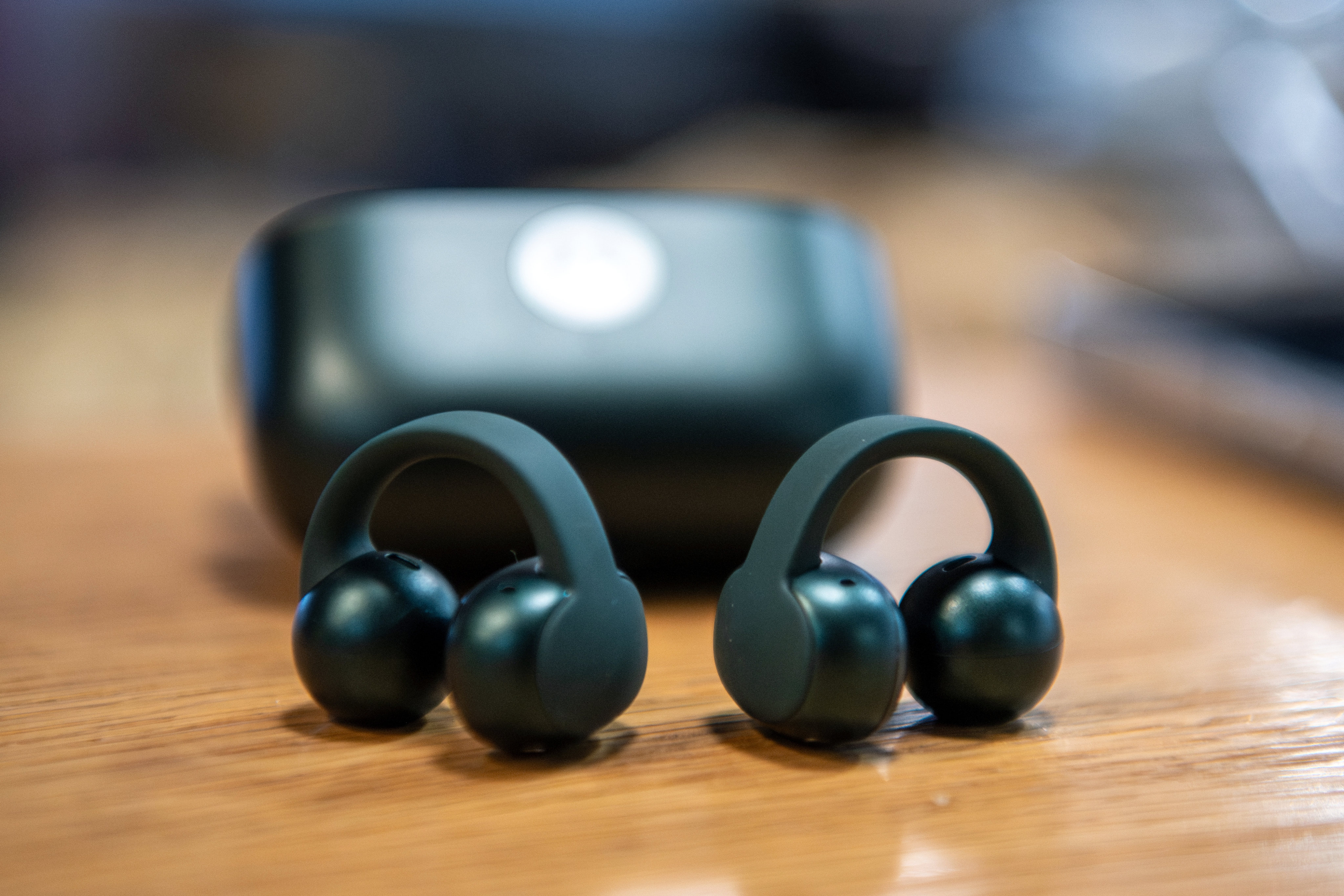 Motorola’s Moto Buds Loop are designed to be worn all day and allow users to hold conversations while wearing them. Photo: Nico Tapia/dpa