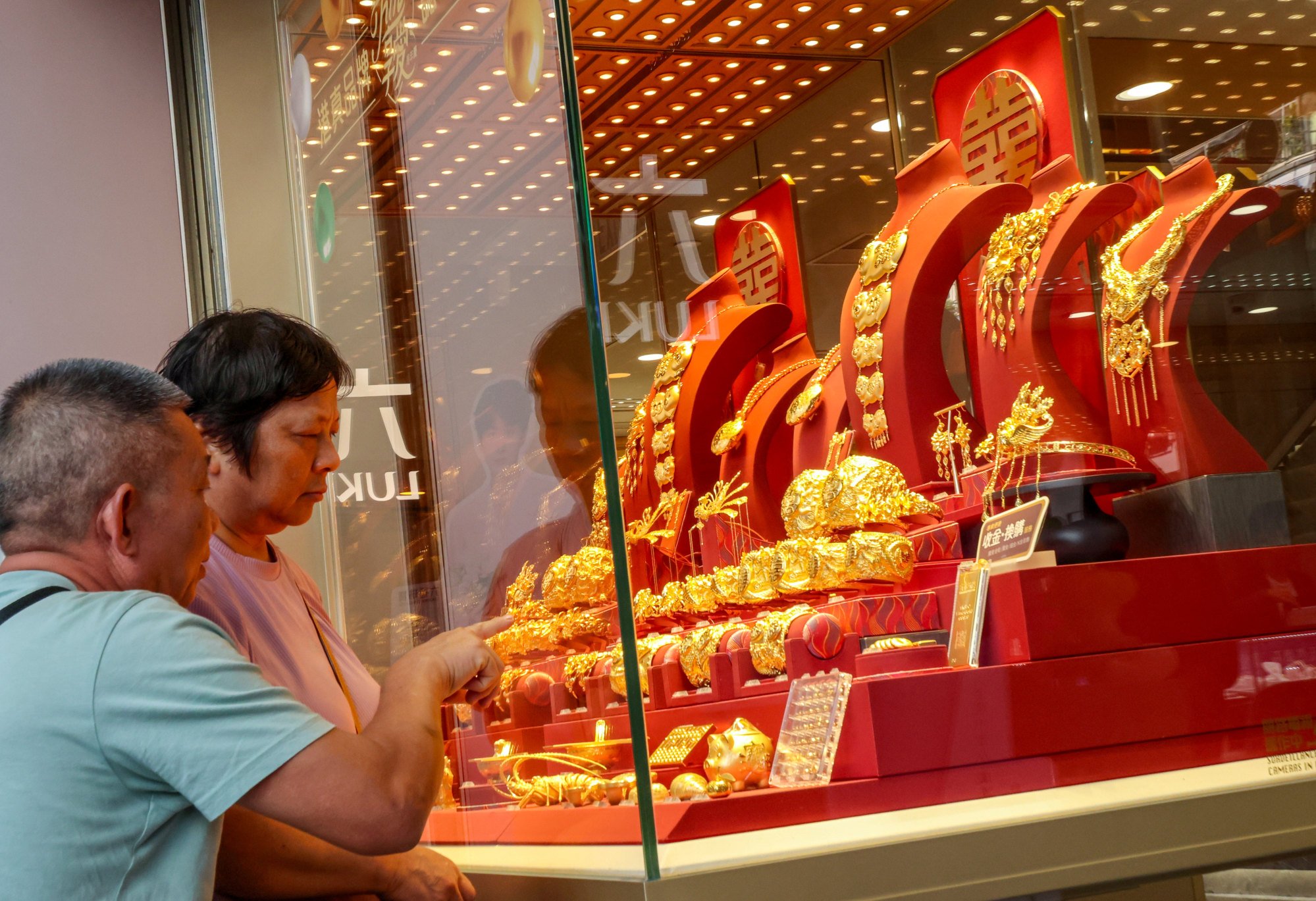 Retail sales of gold registered close to double-digit growth amid a rise in the price of the precious metal, a retail industry leader has said. Photo: Jelly Tse Retail sales of gold registered close to double-digit growth amid a rise in the price of the precious metal, a retail industry leader has said. Photo: Jelly Tse