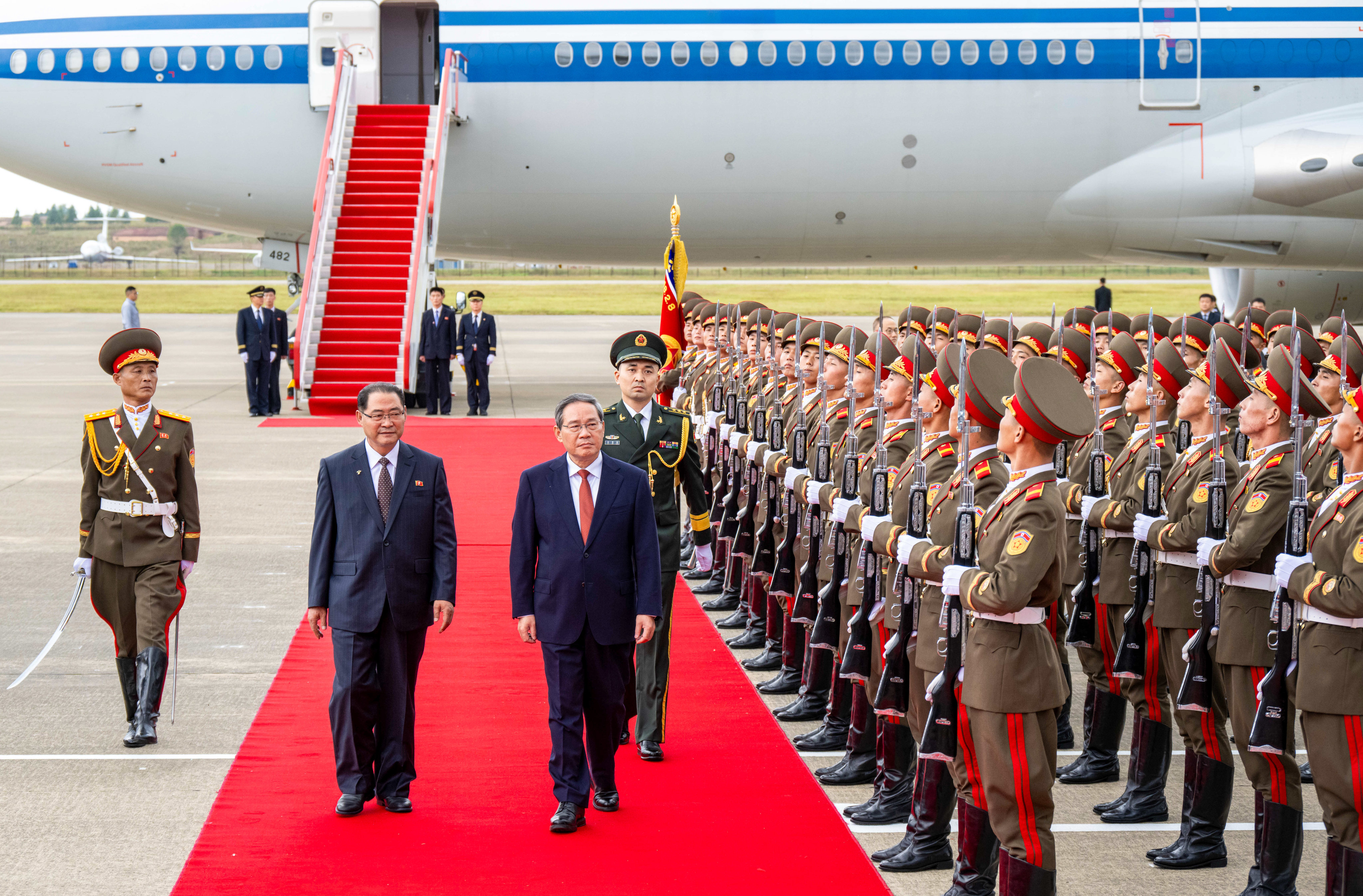 Li Qiang and Pak Thae-sung review a guard of honour in Pyongyang. Photo: Xinhua