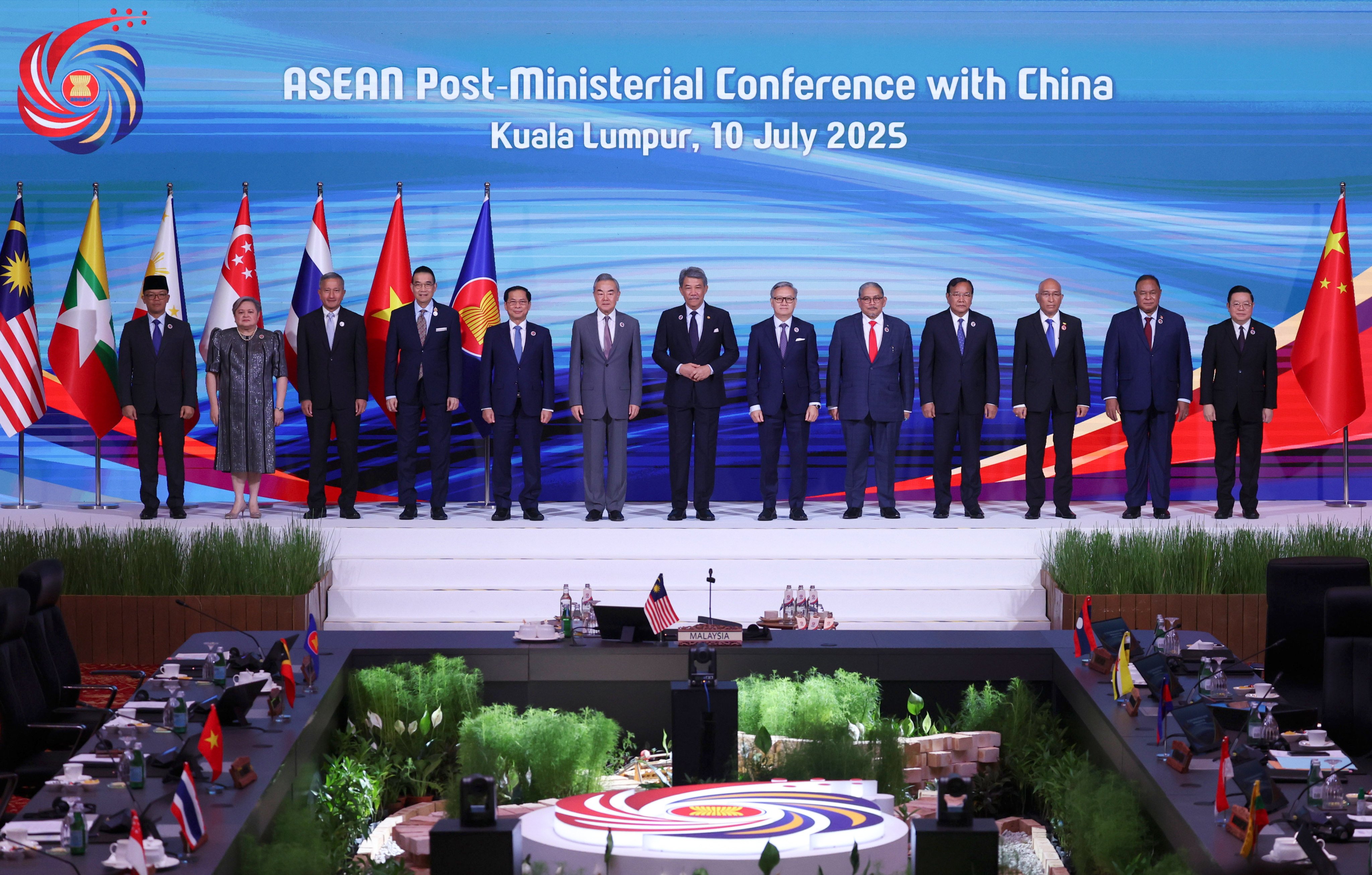 Chinese and Asean foreign ministers pose for a group photo during the Asean Post-Ministerial Conference with China at the Kuala Lumpur Convention Centre in Kuala Lumpur, Malaysia, on July 10. Photo: AP