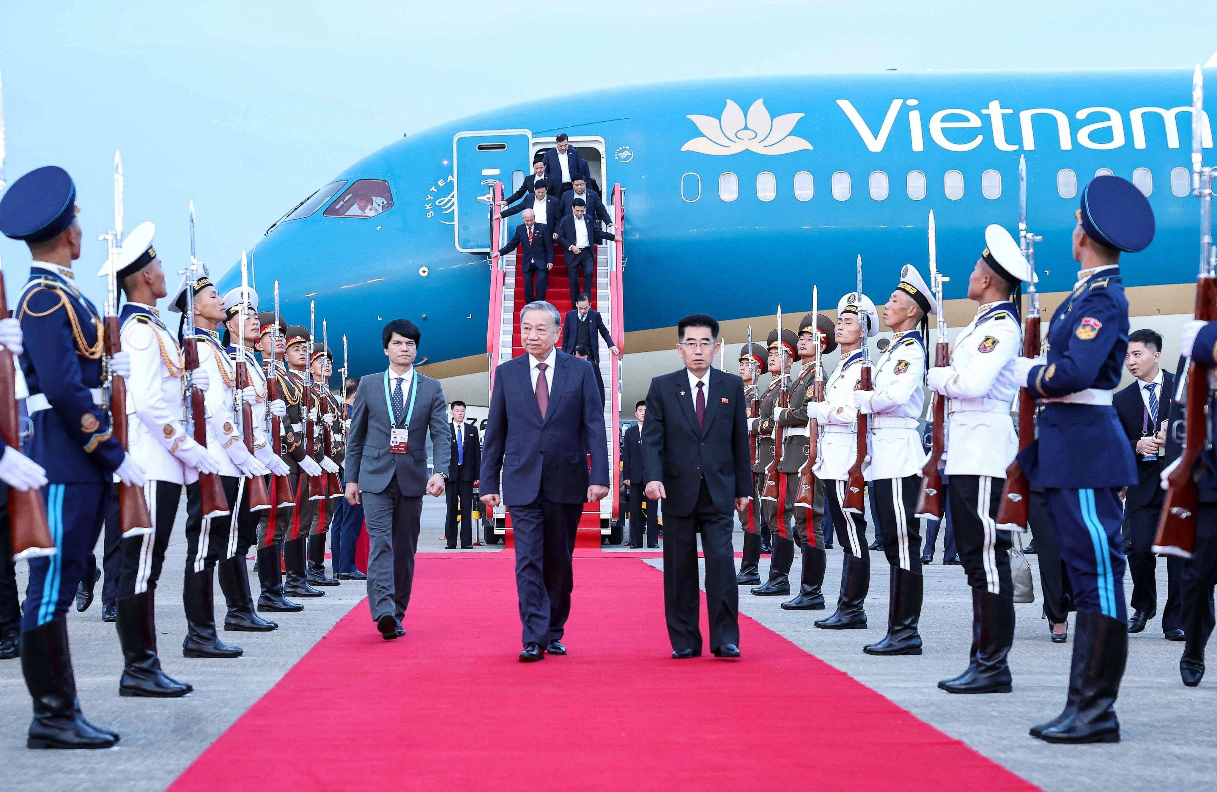 Vietnam’s Communist Party General Secretary To Lam (centre) is welcomed upon arrival at Pyongyang International Airport on Thursday. Photo: Vietnam News Agency/AFP