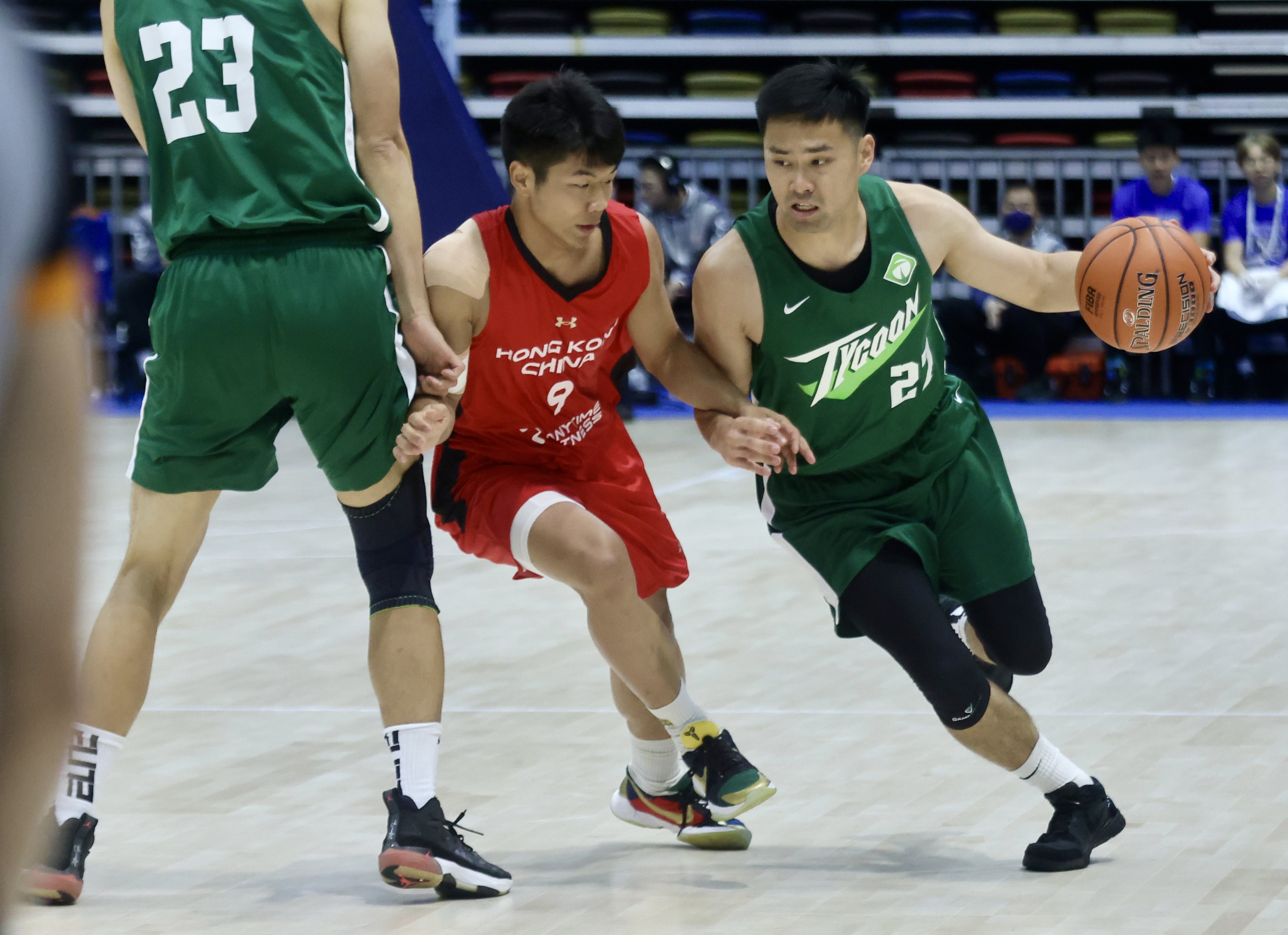 Hong Kong’s Chung Chi-wing (left) defending against Tycoon’s Tsai Choi-kwan at the National Games test event at Hong Kong Coliseum in April. Photo: Jonathan Wong