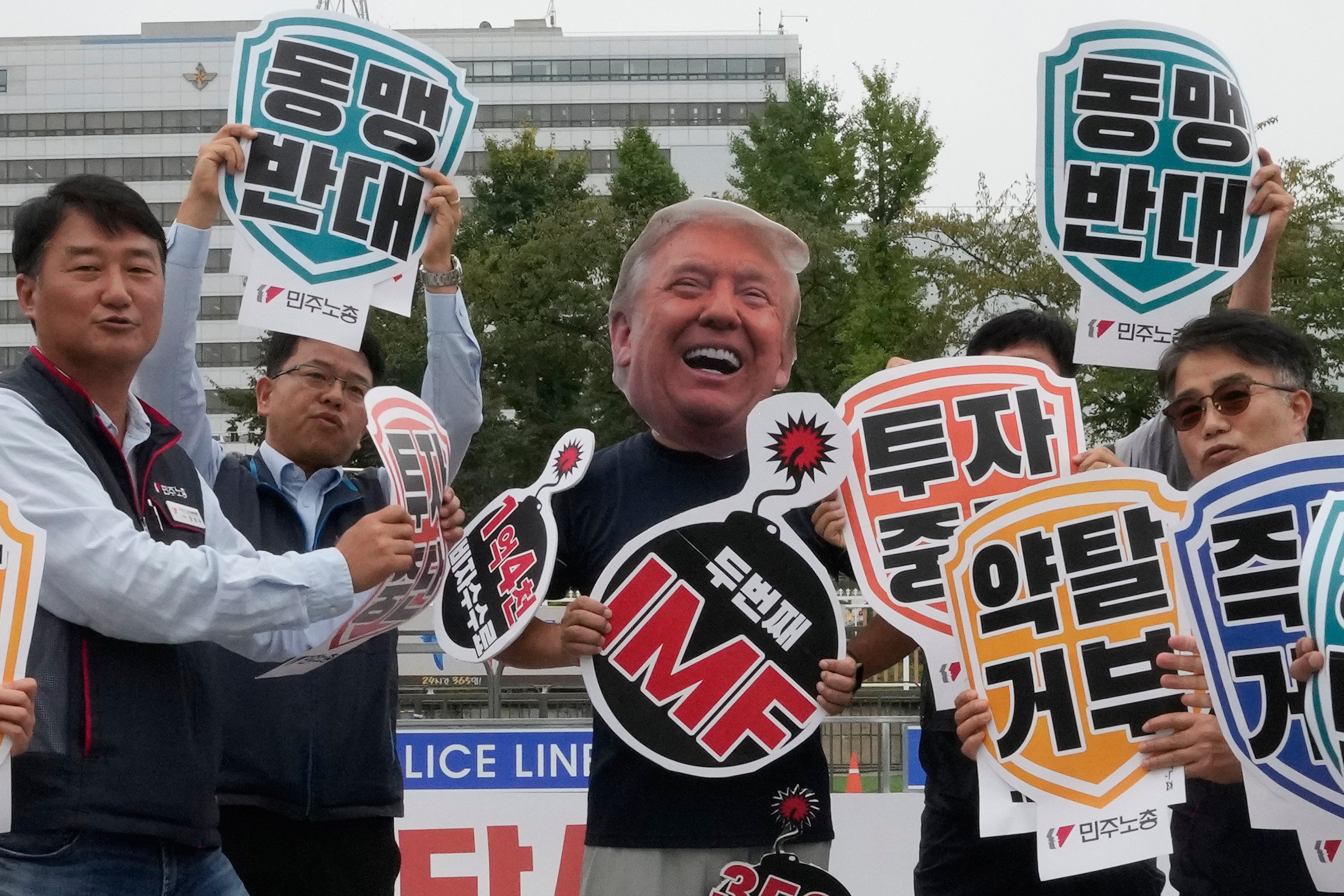 People protest against US President Donald Trump’s tariff policy in Seoul last month. Photo: AP