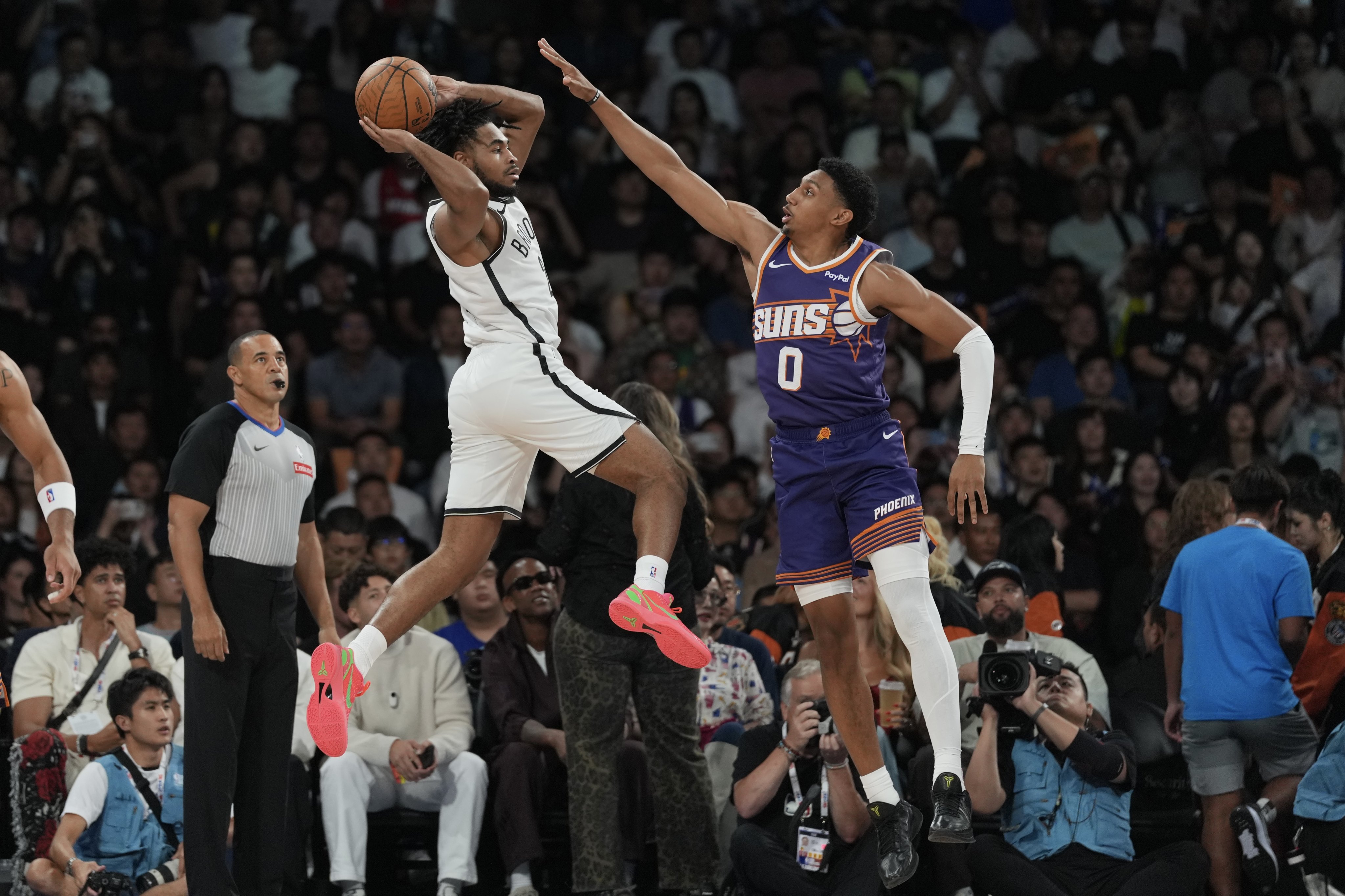 Cam Thomas (left) of the Brooklyn Nets and Ryan Dunn of the Phoenix Suns during an NBA pre-season game in Macau on Friday. Photo: Karma Lo