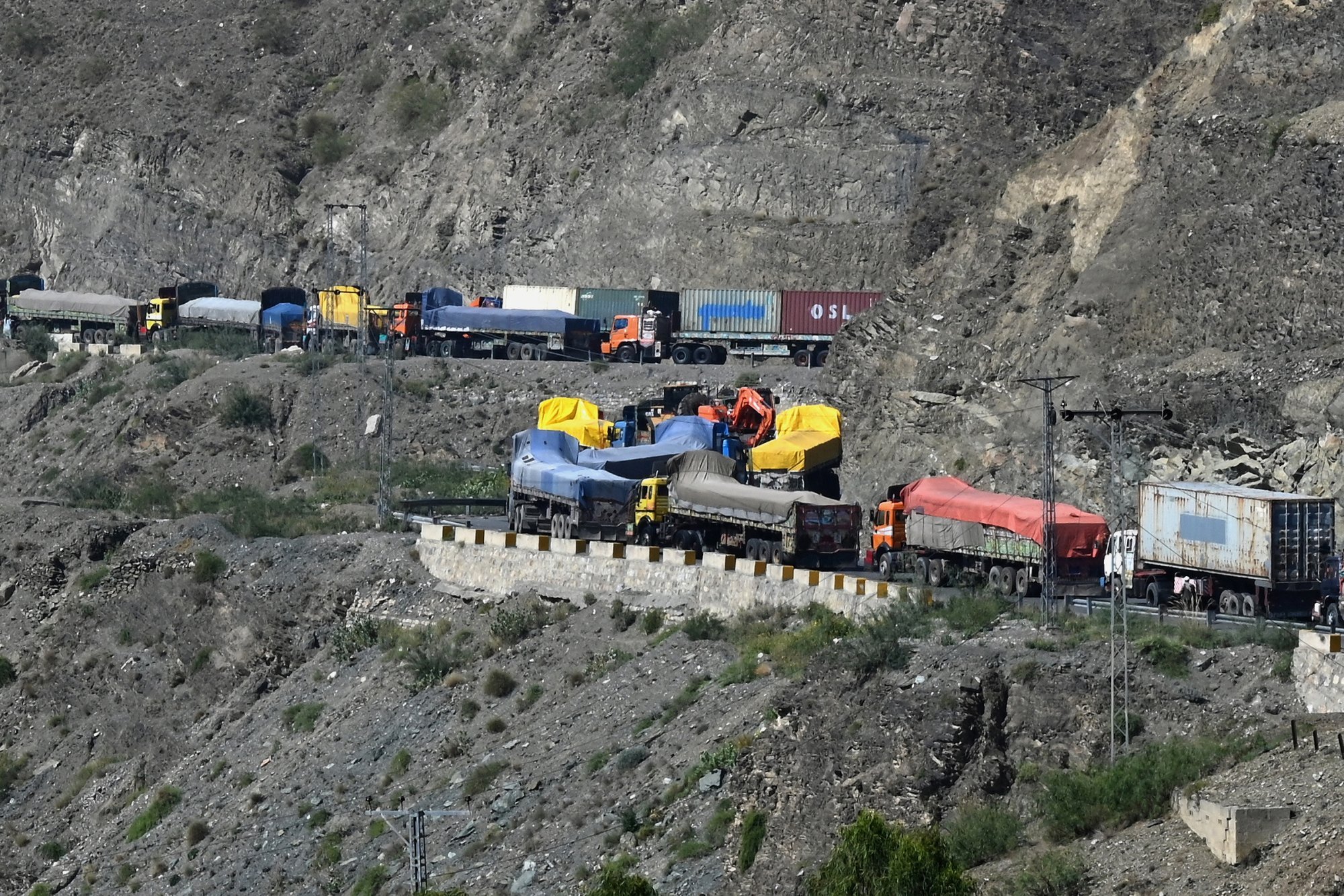 Trucks carrying goods destined for Afghanistan line up after Pakistan sealed border crossings. Photo: EPA Trucks carrying goods destined for Afghanistan line up after Pakistan sealed border crossings. Photo: EPA