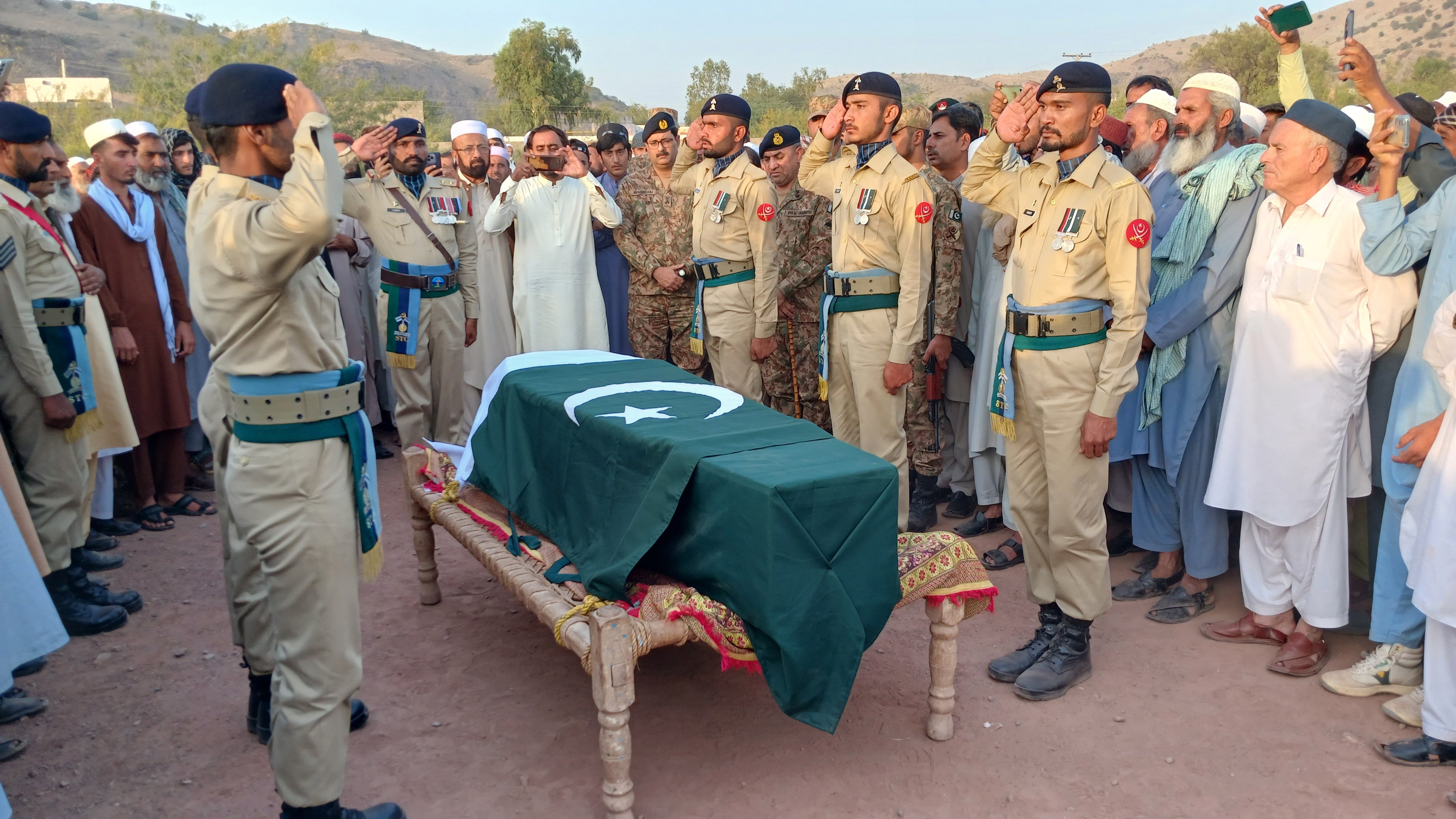 Despite the outbreak of fierce fighting between Pakistani forces and the Taliban in recent days, analysts suggest the conflict is manageable in the short term, even as its underlying causes remain unresolved. Photo: EPA